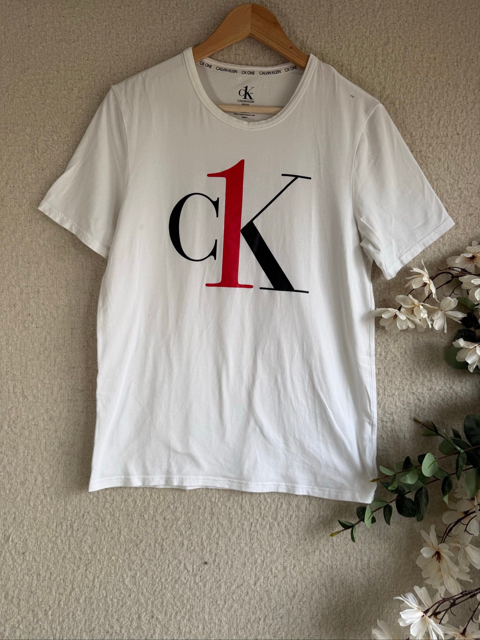 Calvin Klein White & Red CK One Logo T-Shirt Small Casual Cotton Tee