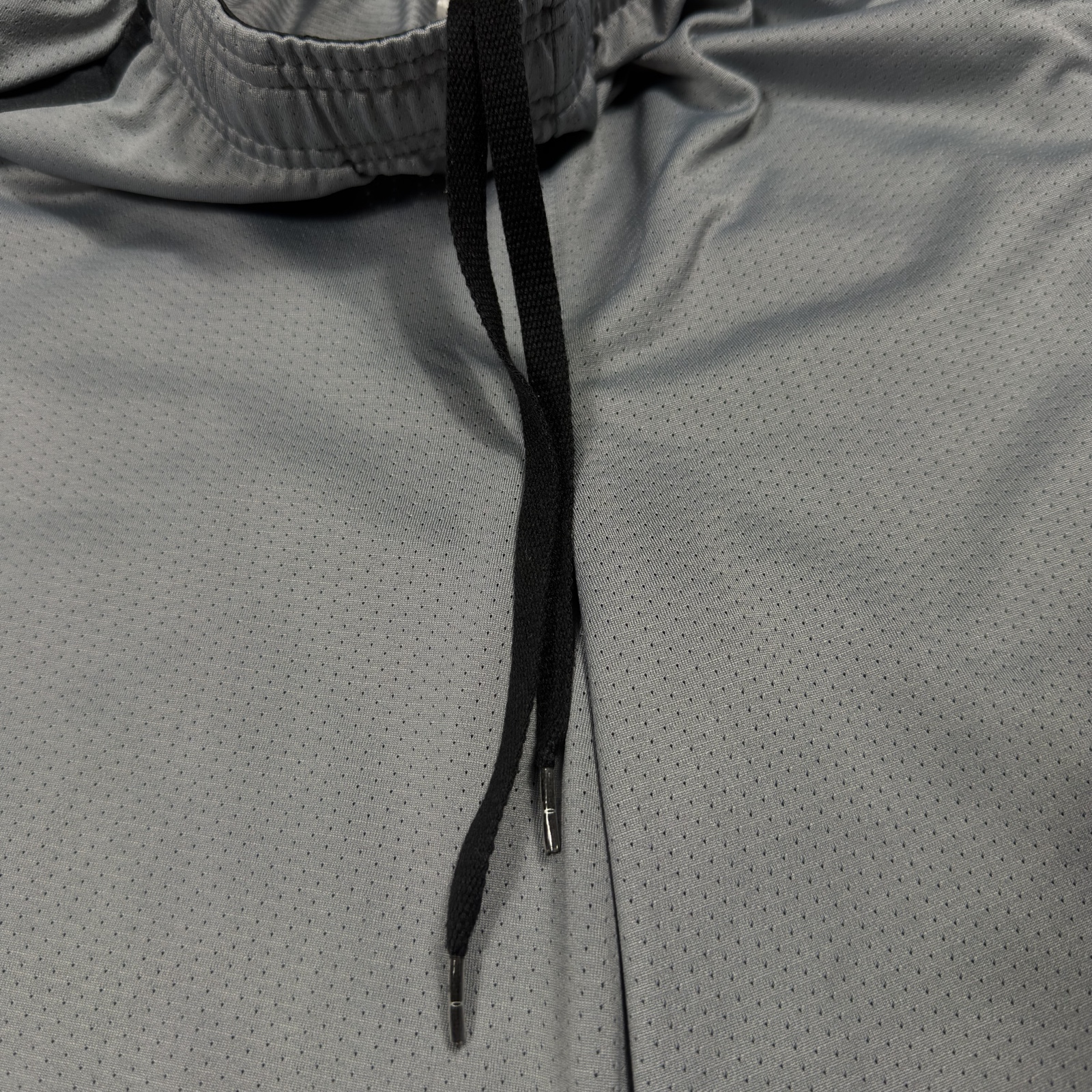 Under Armour Grey Mesh Sports Shorts M Elastic Waist image 4