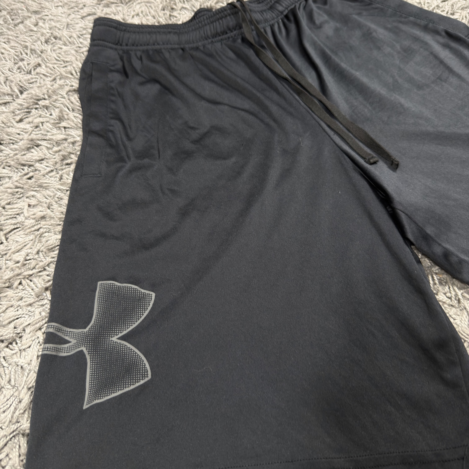 Under Armour Black Loose Fit HeatGear Shorts Medium Drawstring image 2
