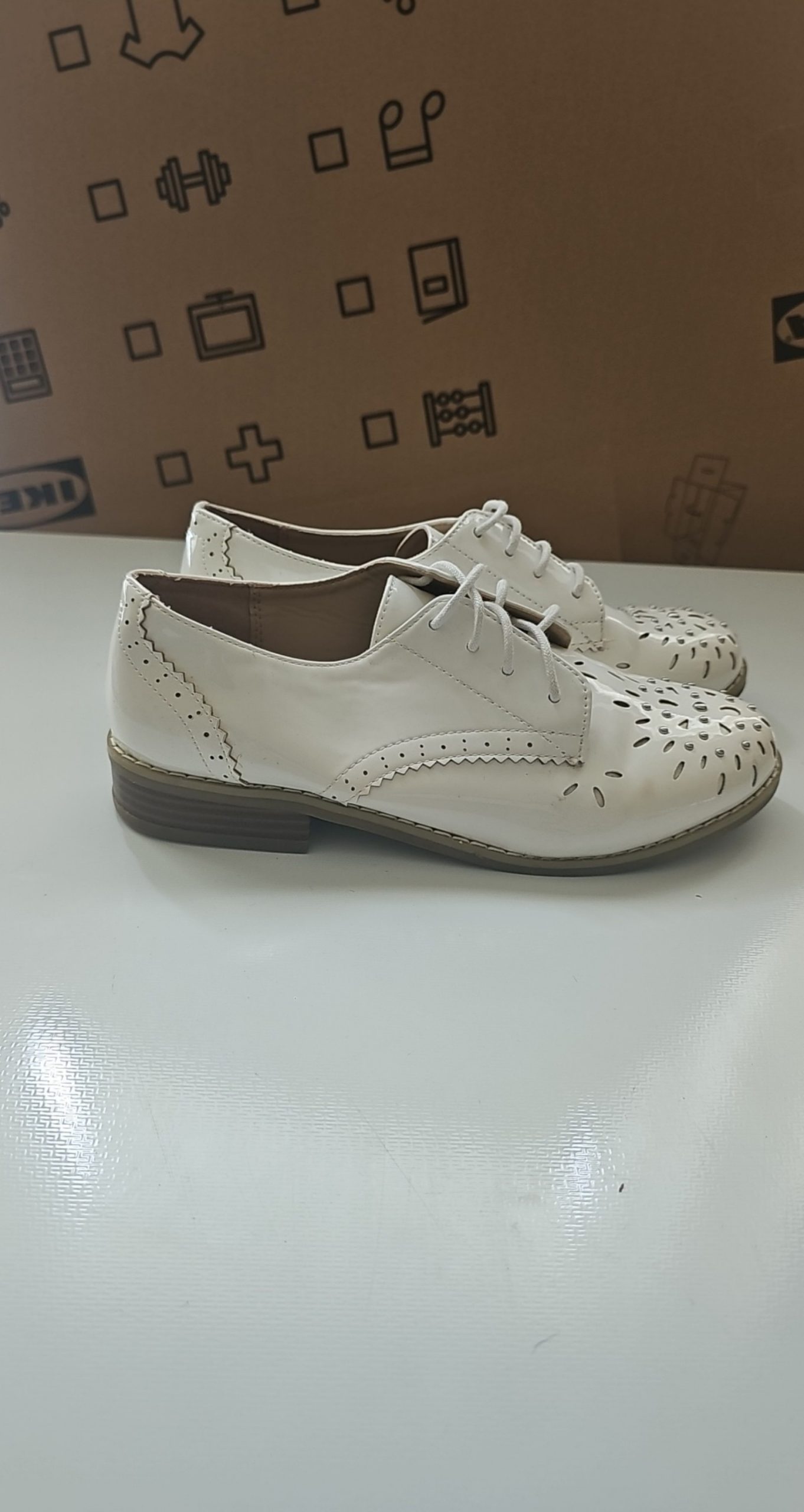 River Island Cream Synthetic Brogues UK 4 EU 37 Lace-Up Cut-Out Design