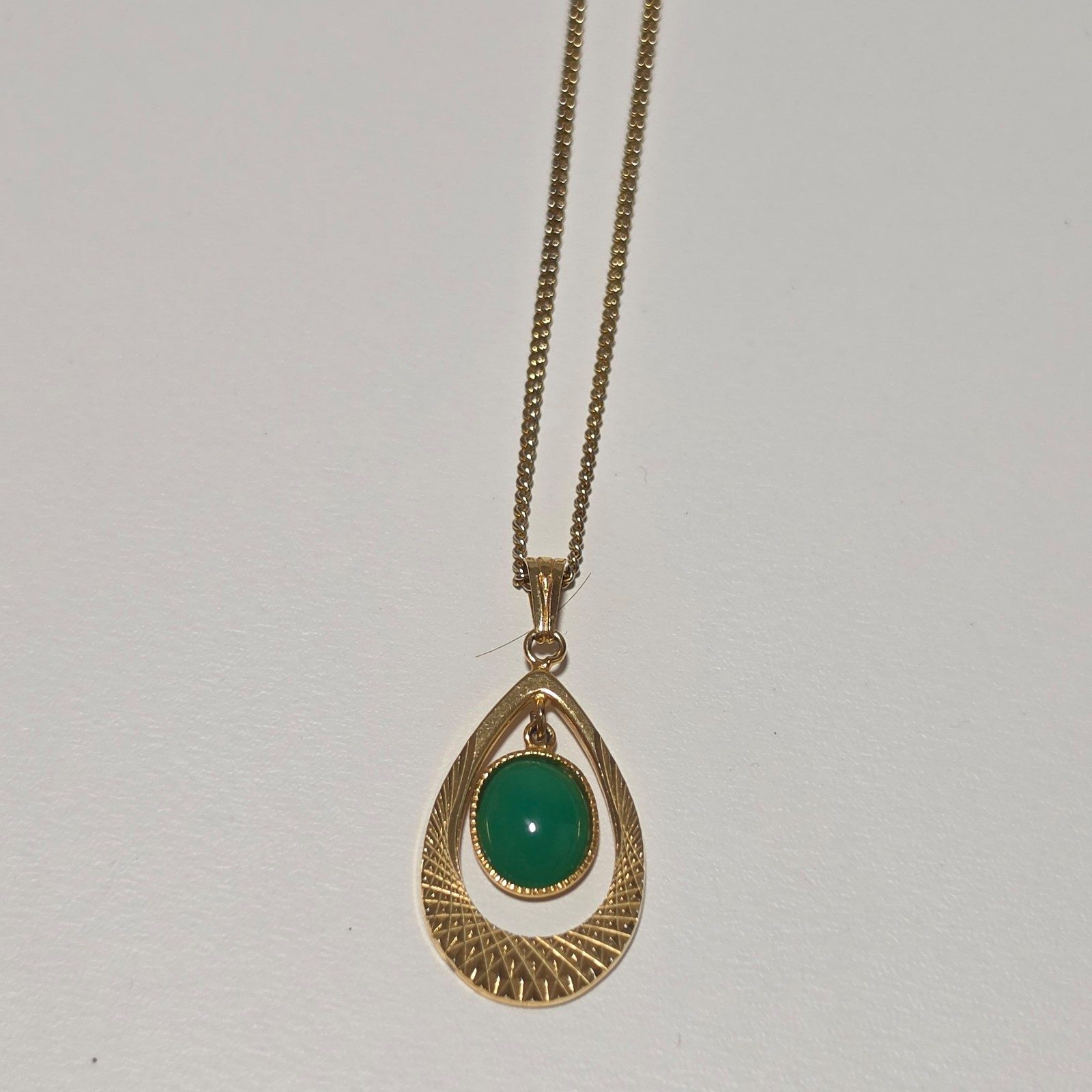 Costume Gold tone & Green Stone Pendant Necklace image 2