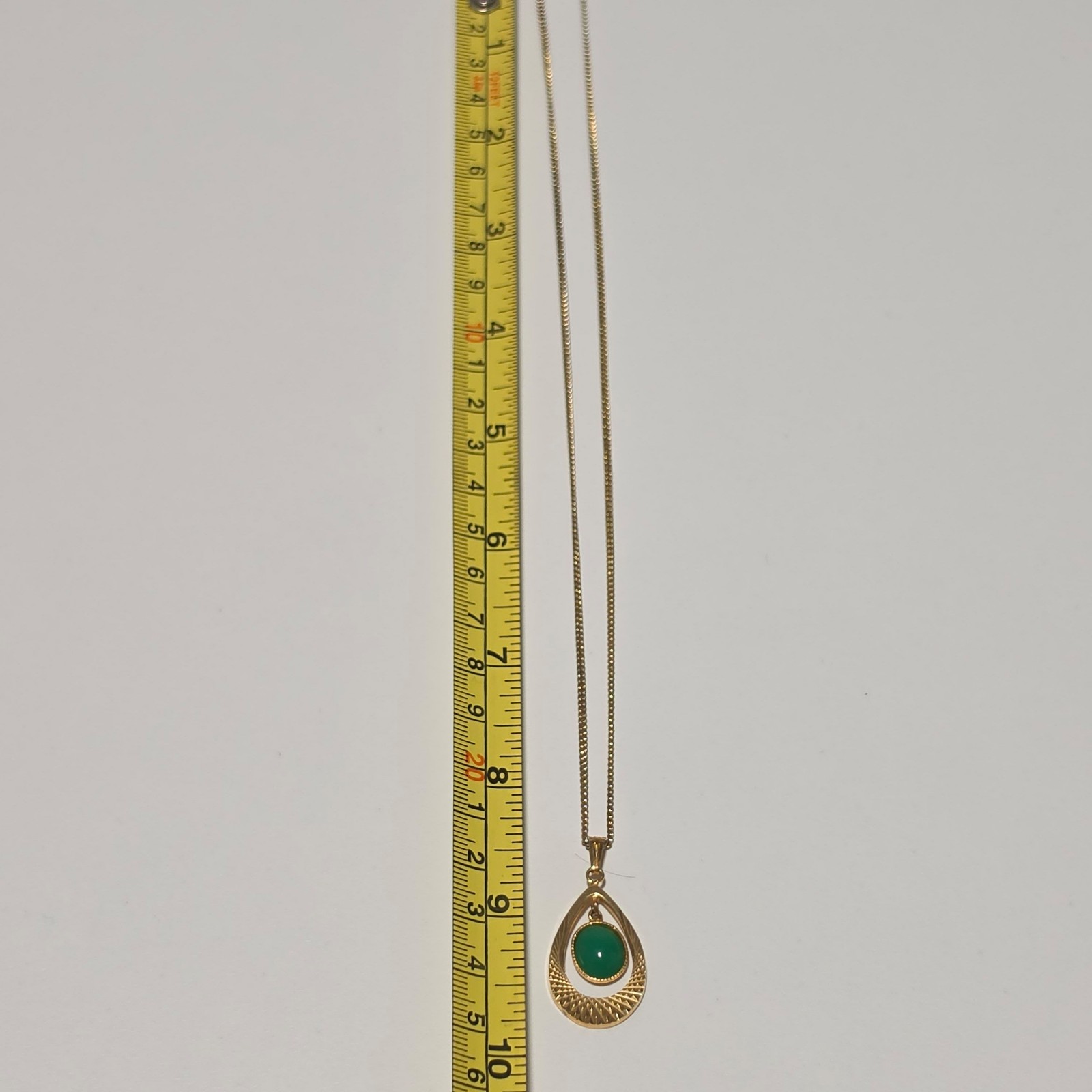 Costume Gold tone & Green Stone Pendant Necklace image 4