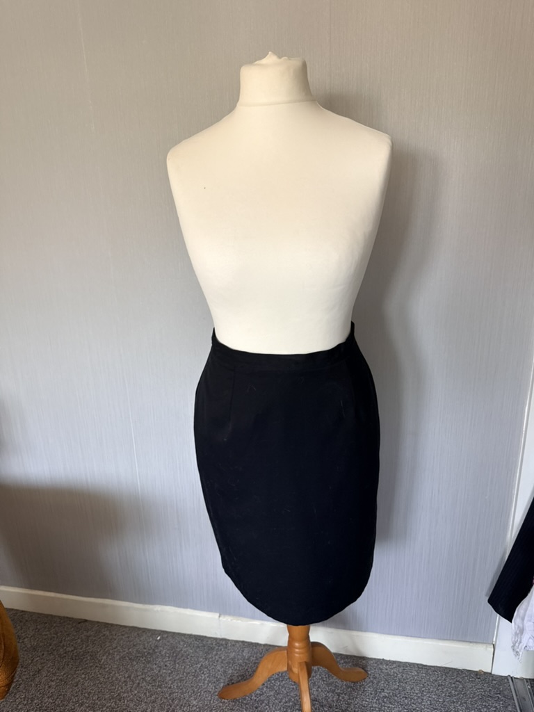 Black Pencil Skirt UK 14 Viscose & Polyester Lined