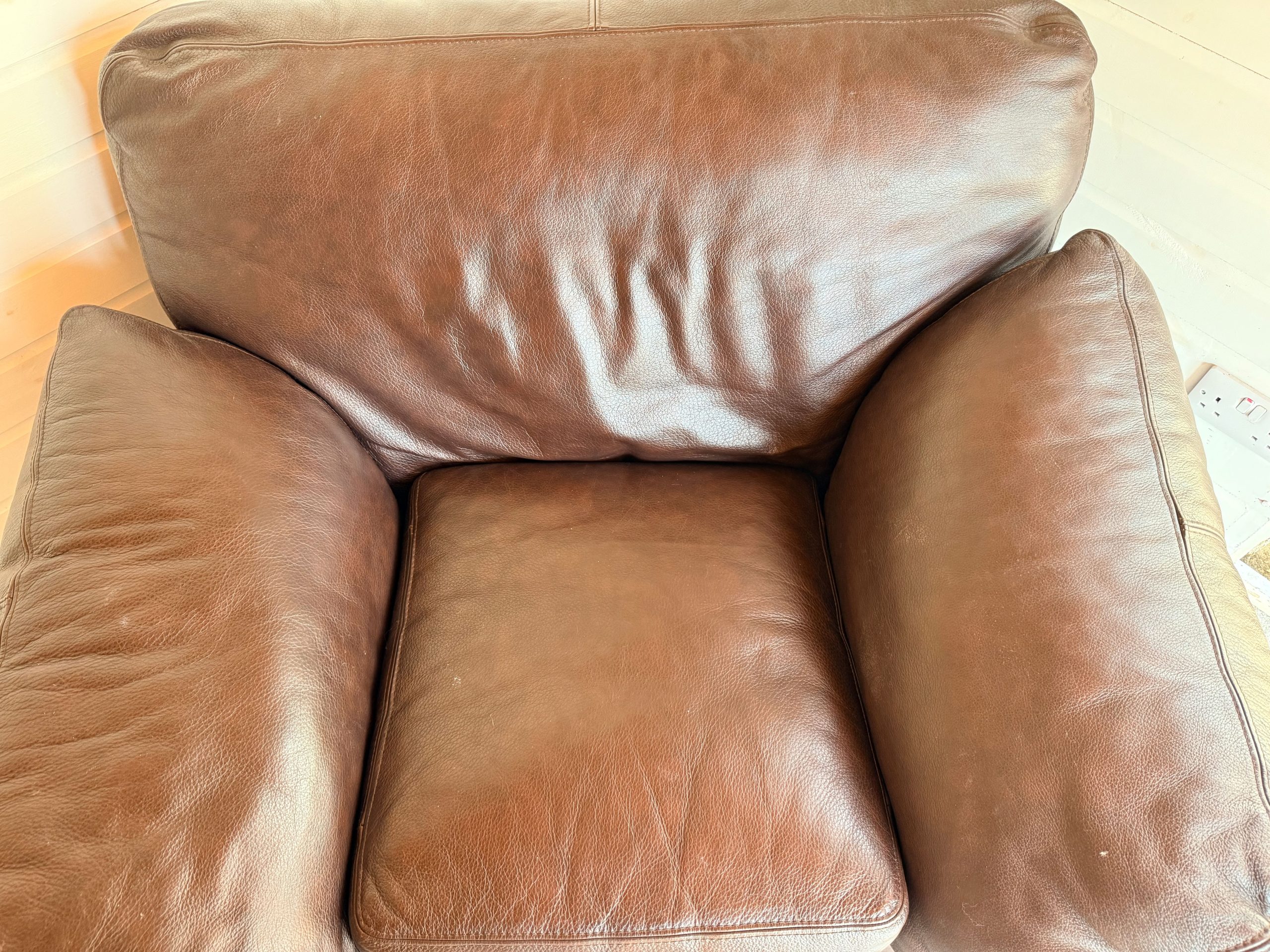 Brown Leather Armchair Cuddle Chair Excellent Condition image 3