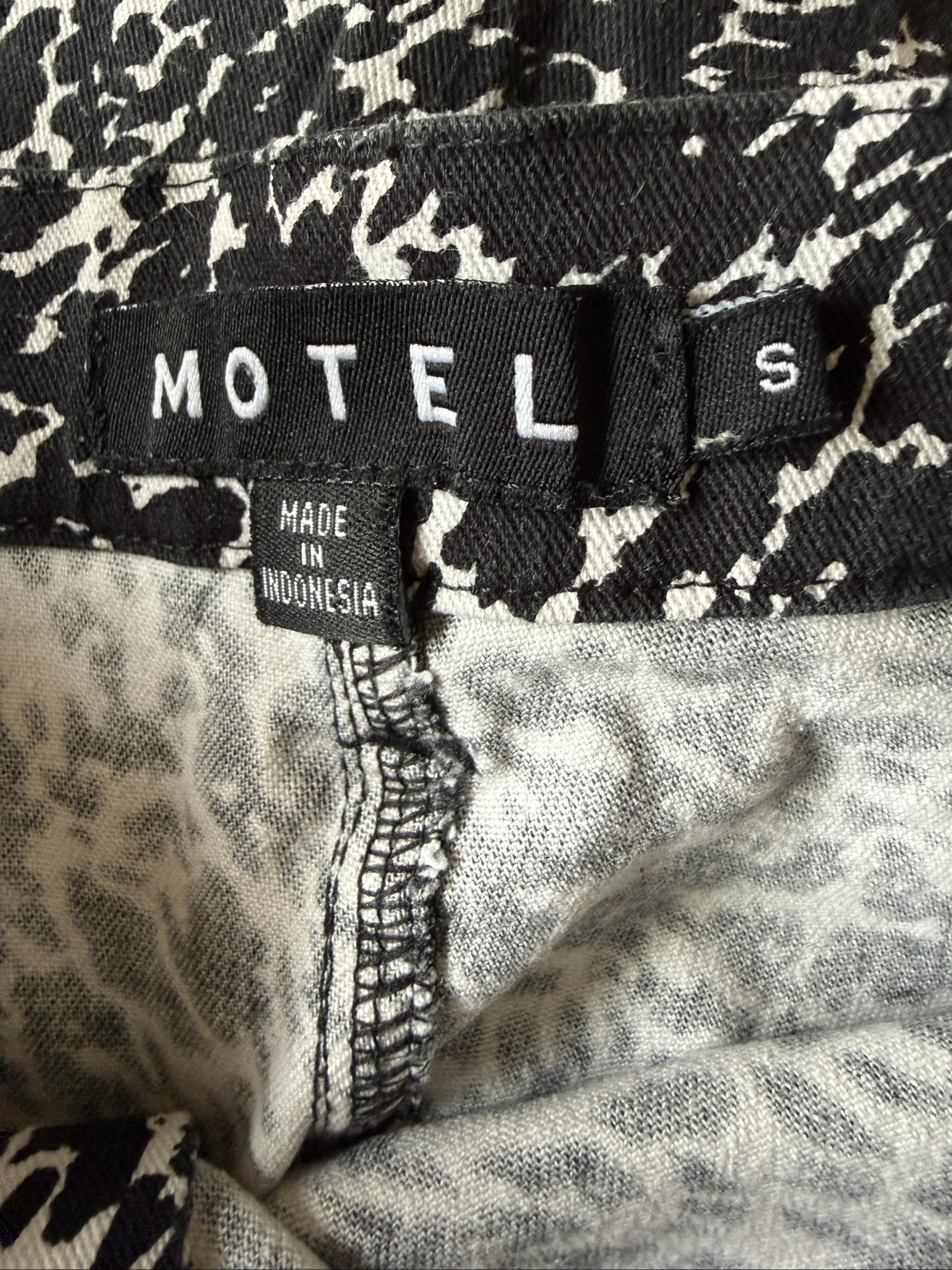Motel Black & White Printed Flared Trousers Small Stylish Patterned UK S image 3