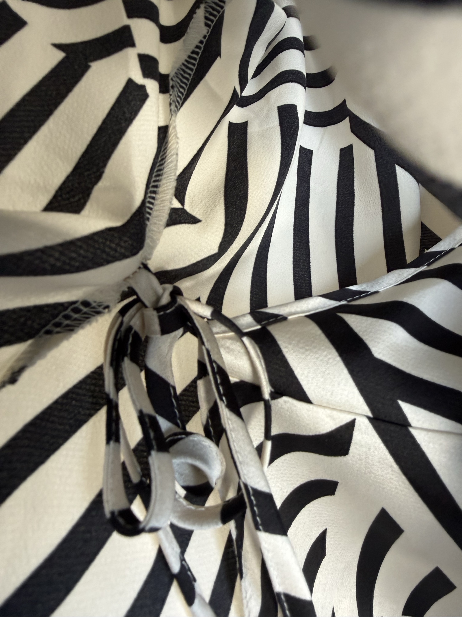 New Look Black & White Striped Wrap Blouse UK 16 Stylish Long Sleeve Top image 5