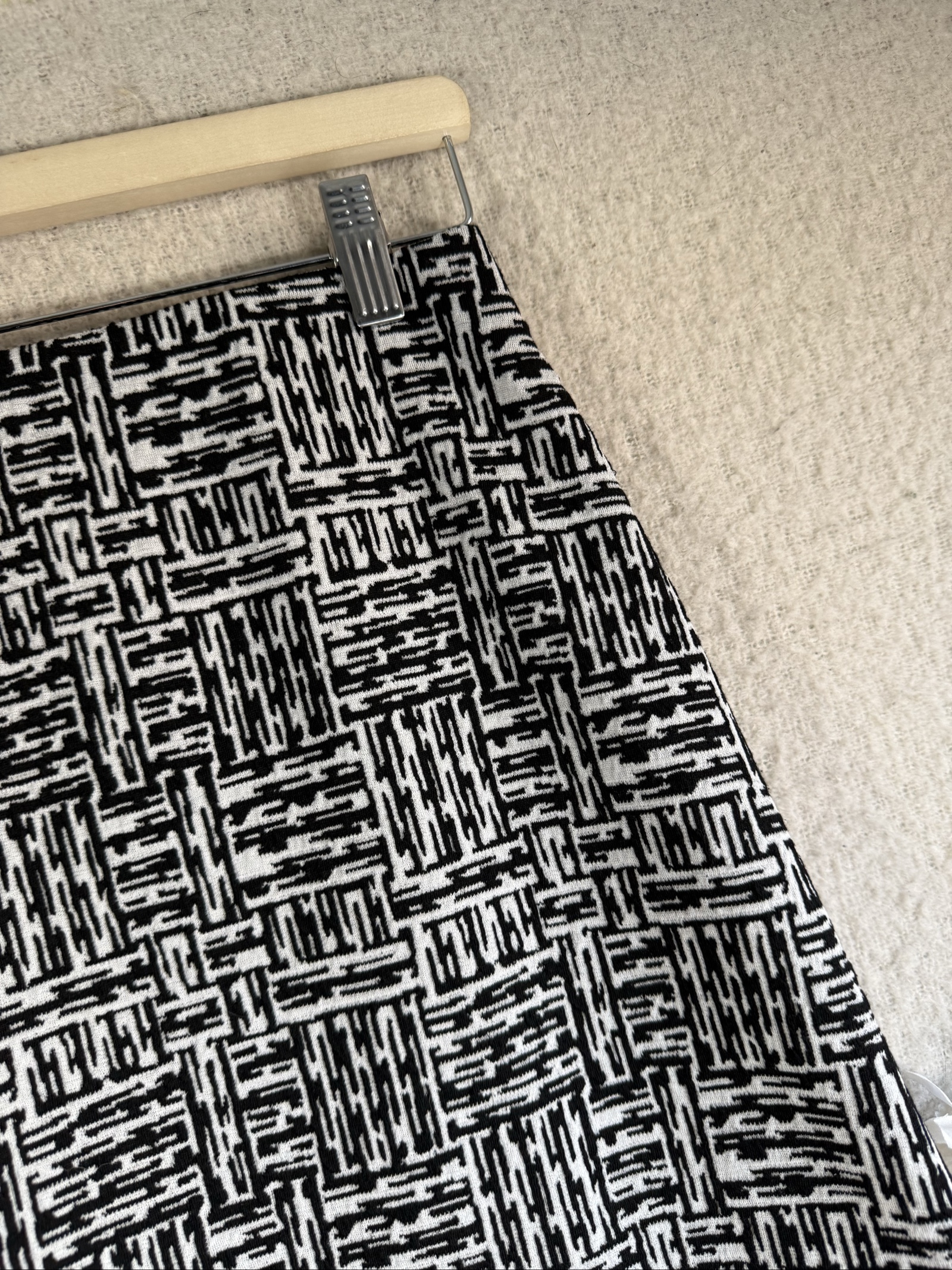 M&S Black & White Patterned A-Line Skirt UK 8 Classic Stylish Design image 2