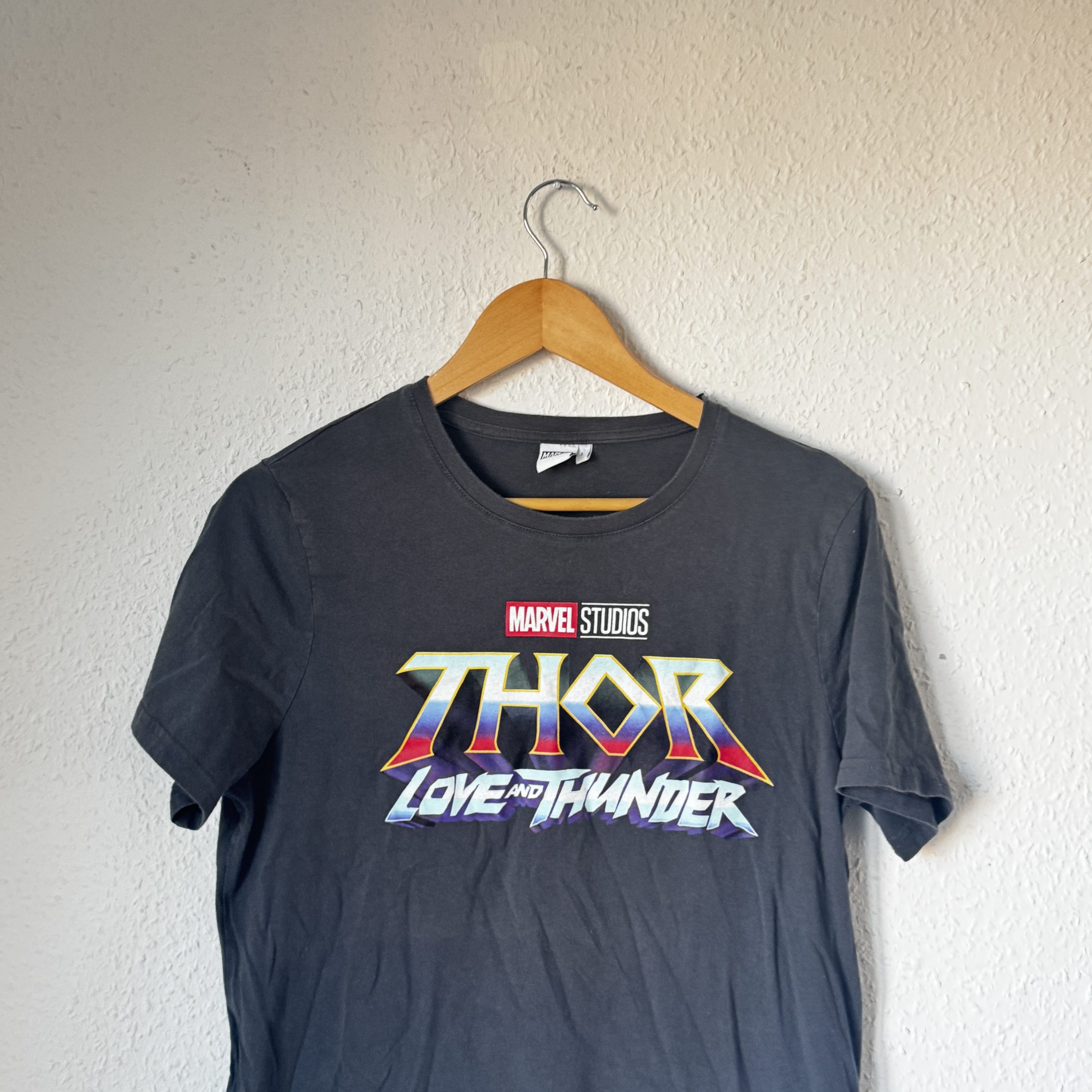 Marvel Studios Black Thor Love and Thunder Graphic T-Shirt Medium 1890 image 5