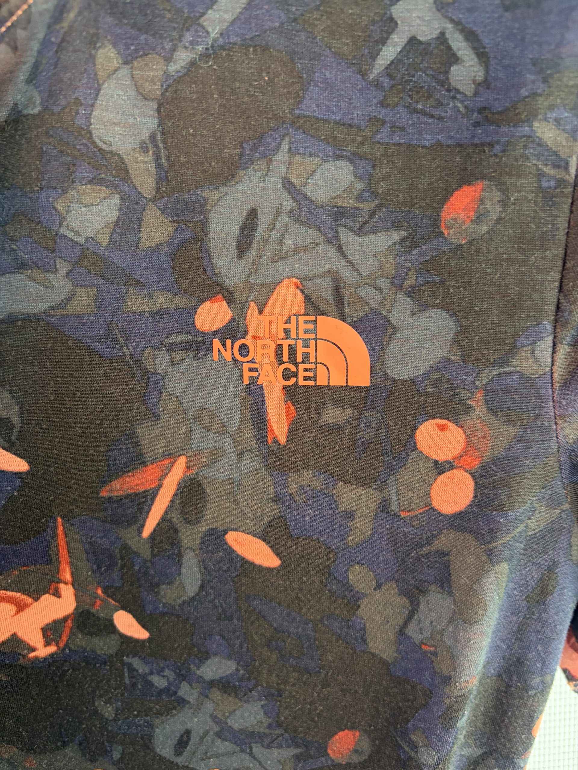 The North Face Women's S Abstract Camo Print T-Shirt Performance Polyester Orange Navy image 3
