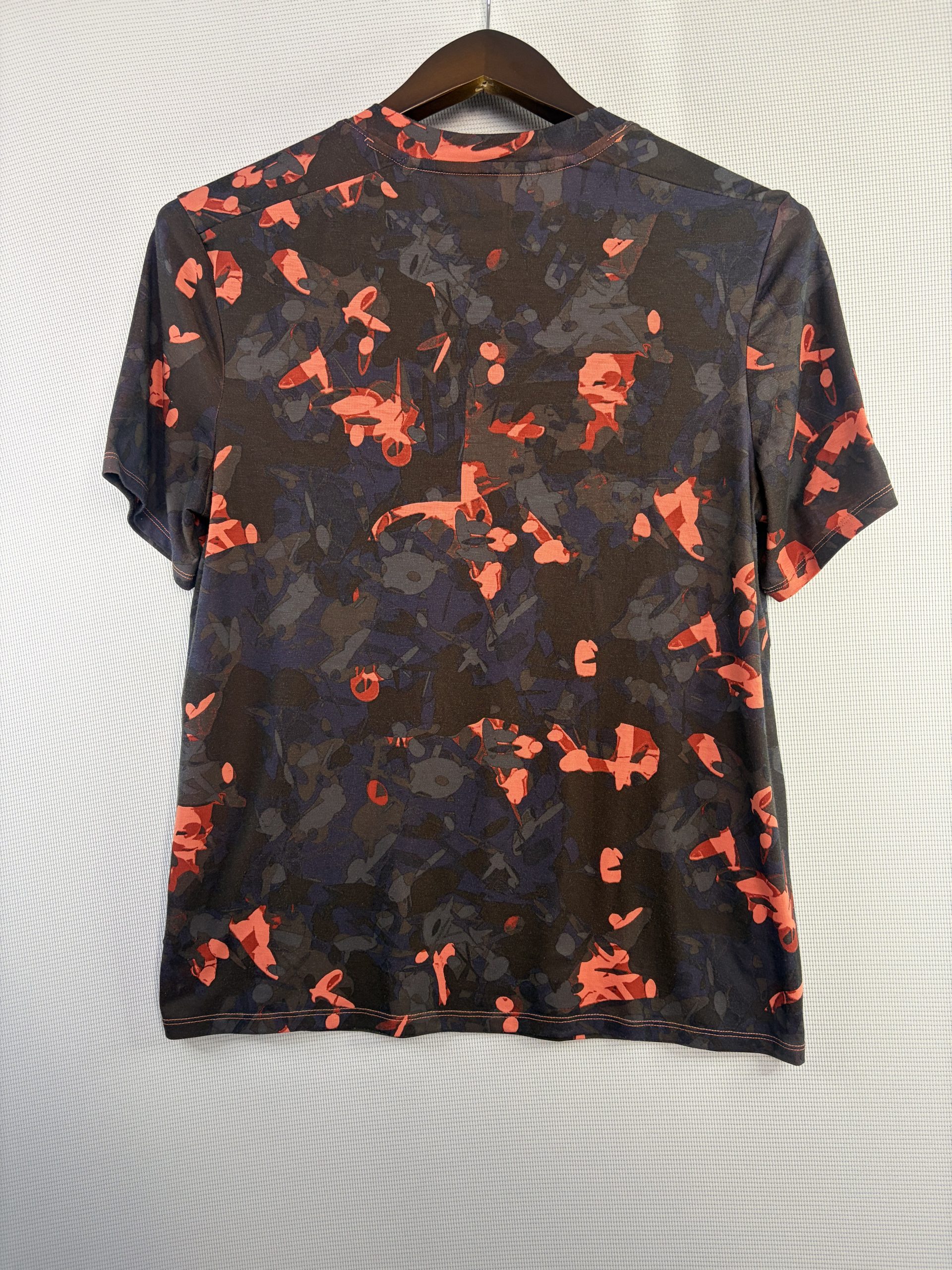 The North Face Women's S Abstract Camo Print T-Shirt Performance Polyester Orange Navy image 5