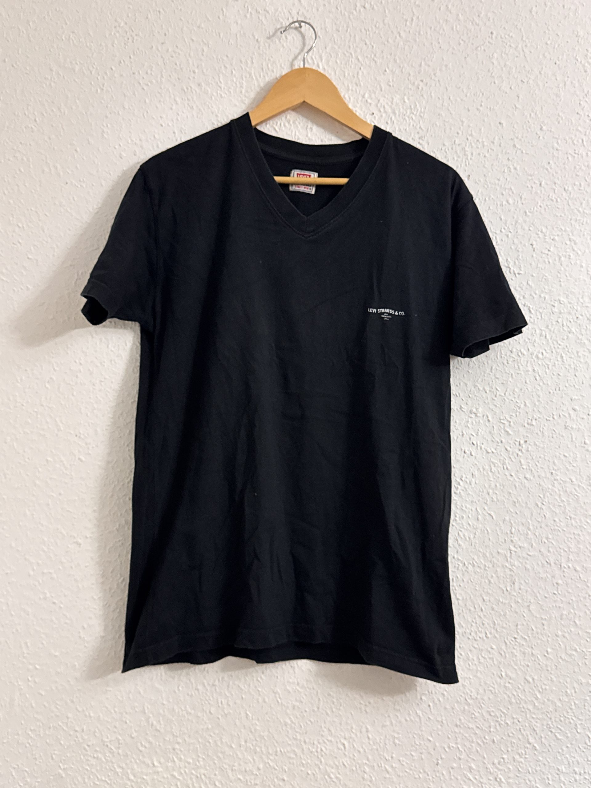 Levi's Black V-Neck T-Shirt XL Small Logo Print 2936