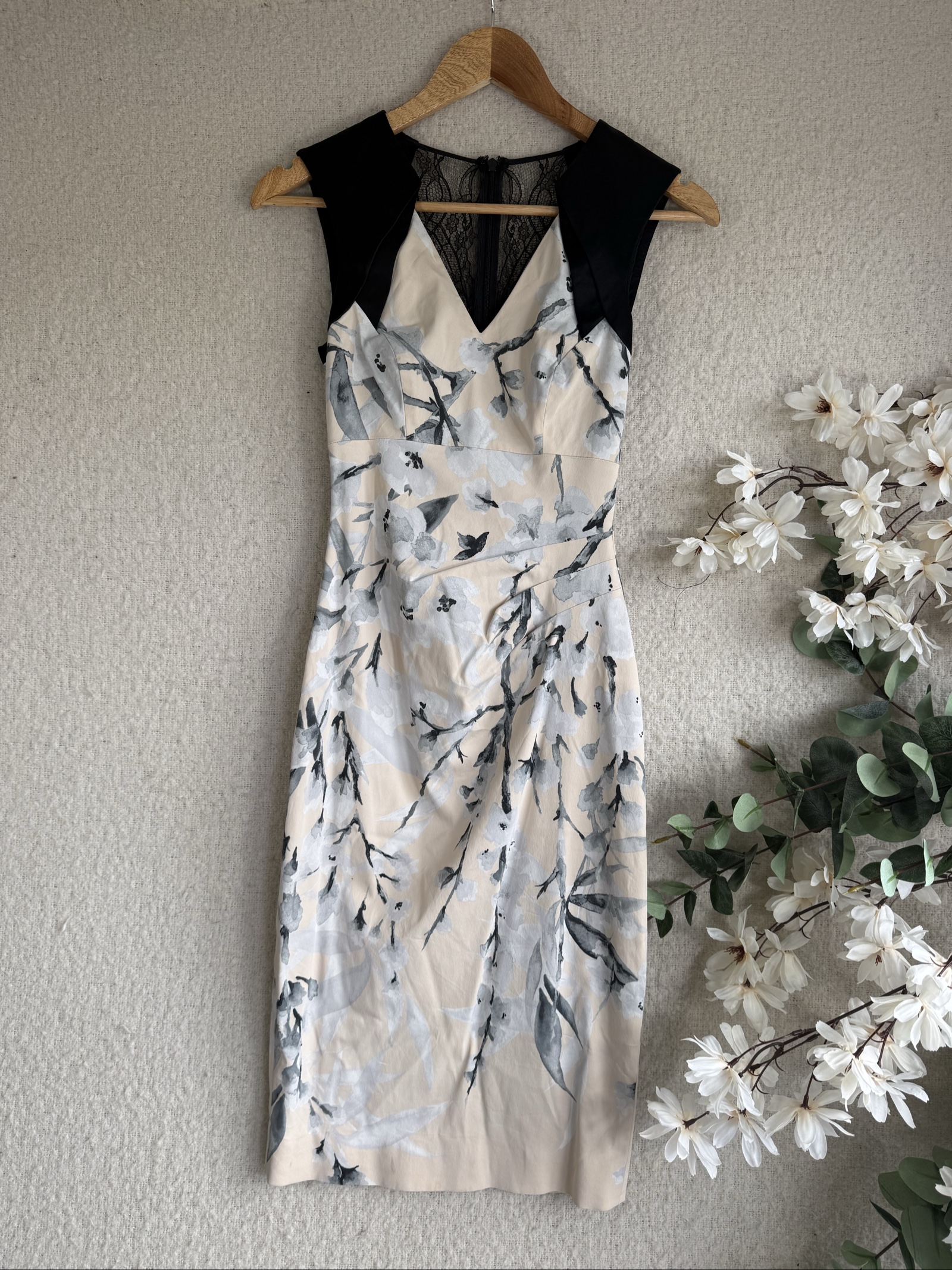 Karen Millen Black & White Floral Dress UK 6 Elegant Lace Back Occasion