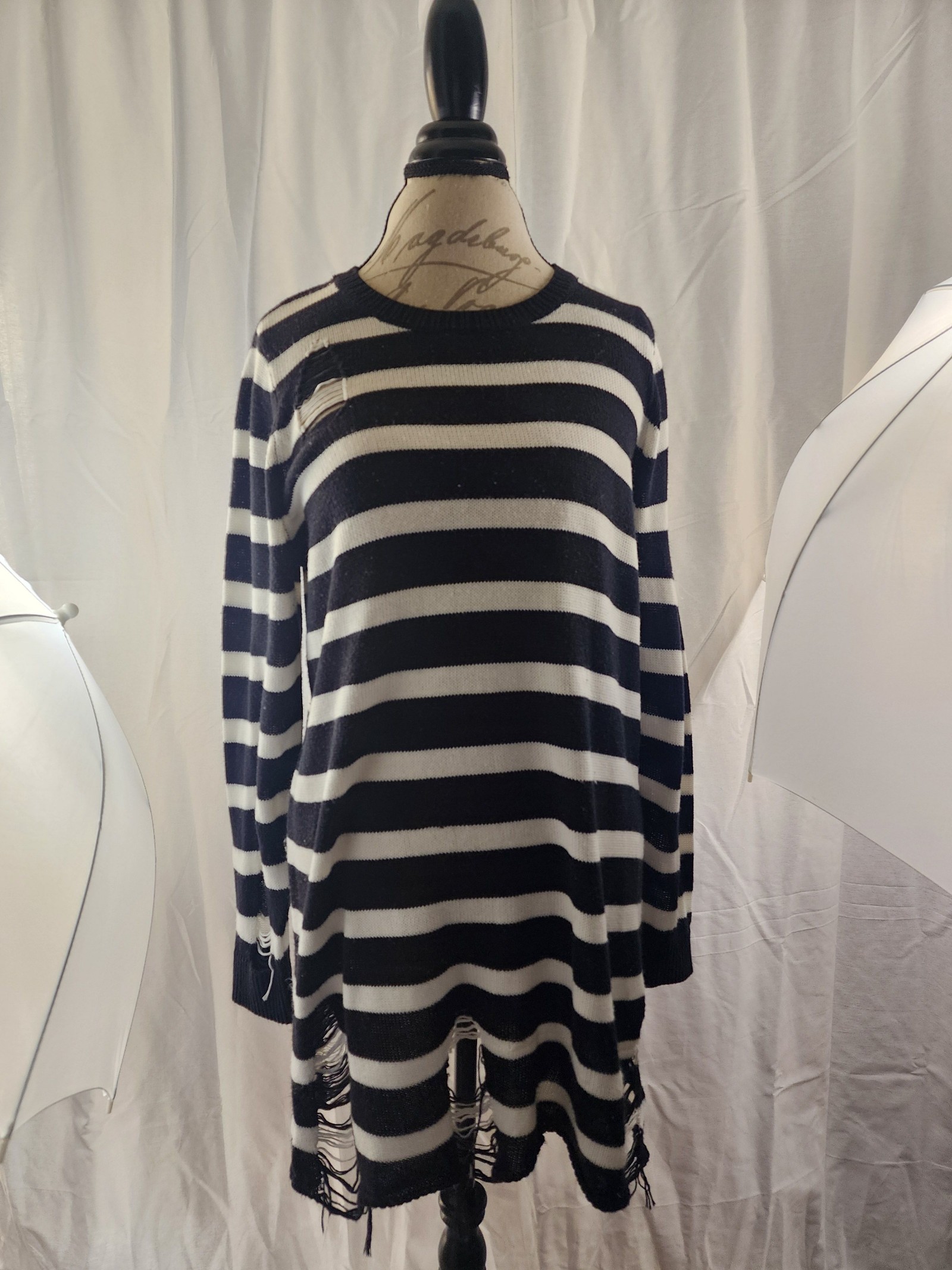Unbranded Black & White Striped Distressed Sweater M