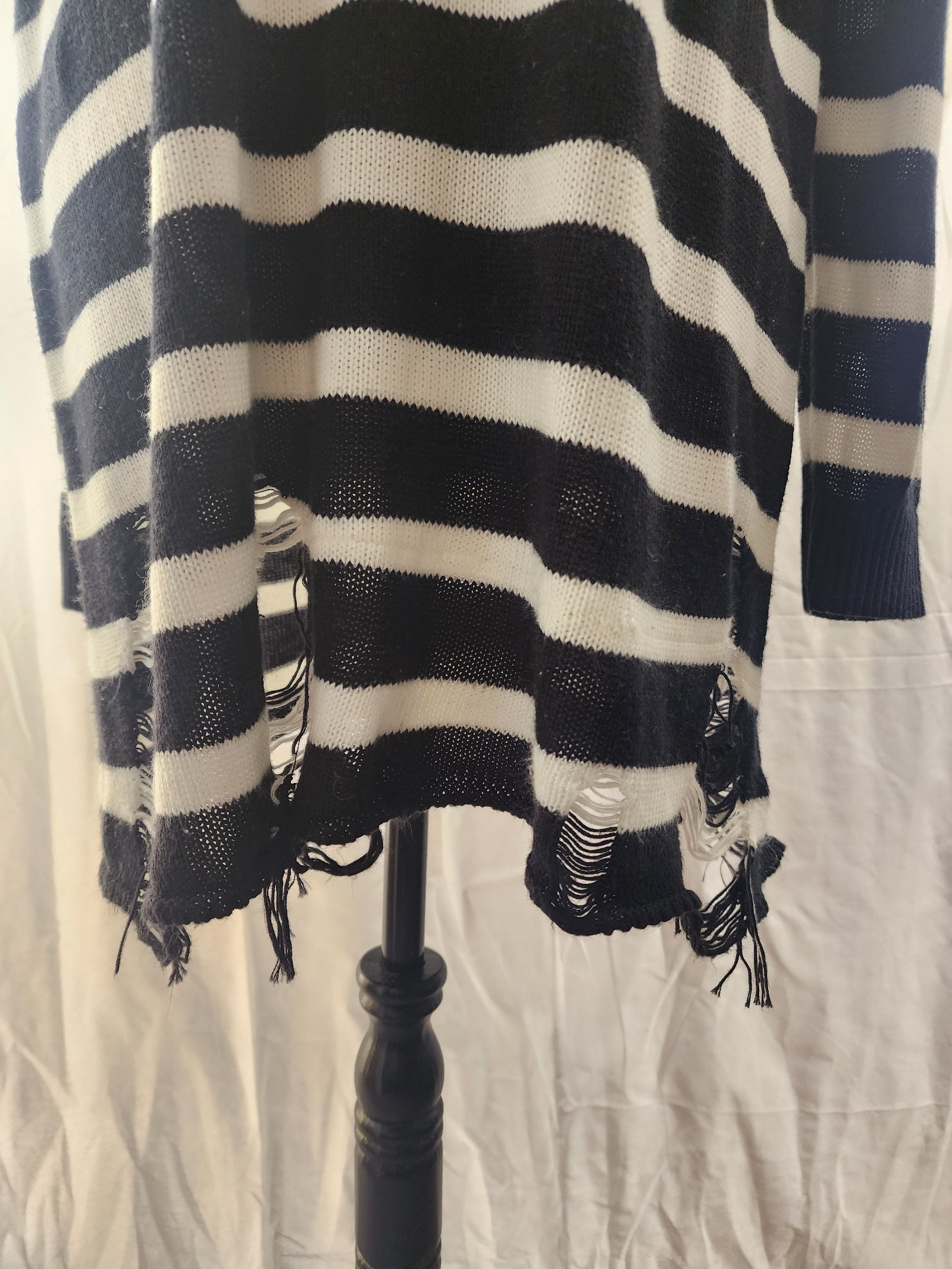Unbranded Black & White Striped Distressed Sweater M image 5