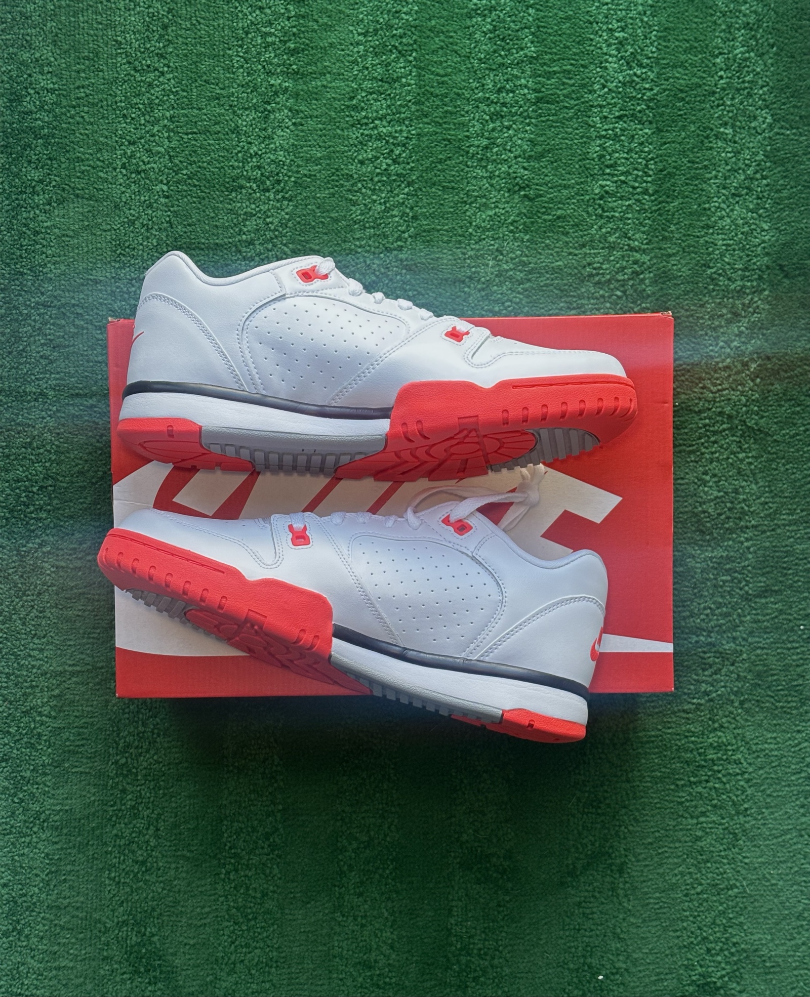 UK 9 Nike Cross Trainer | White Crimson Red CQ9182-105 image 2