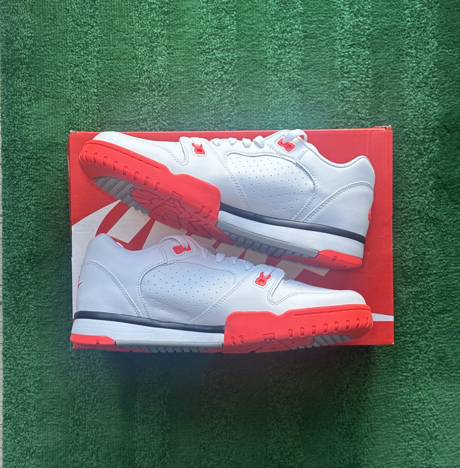 UK 9.5 Nike Cross Trainer | White Crimson Red CQ9182-105 image 2