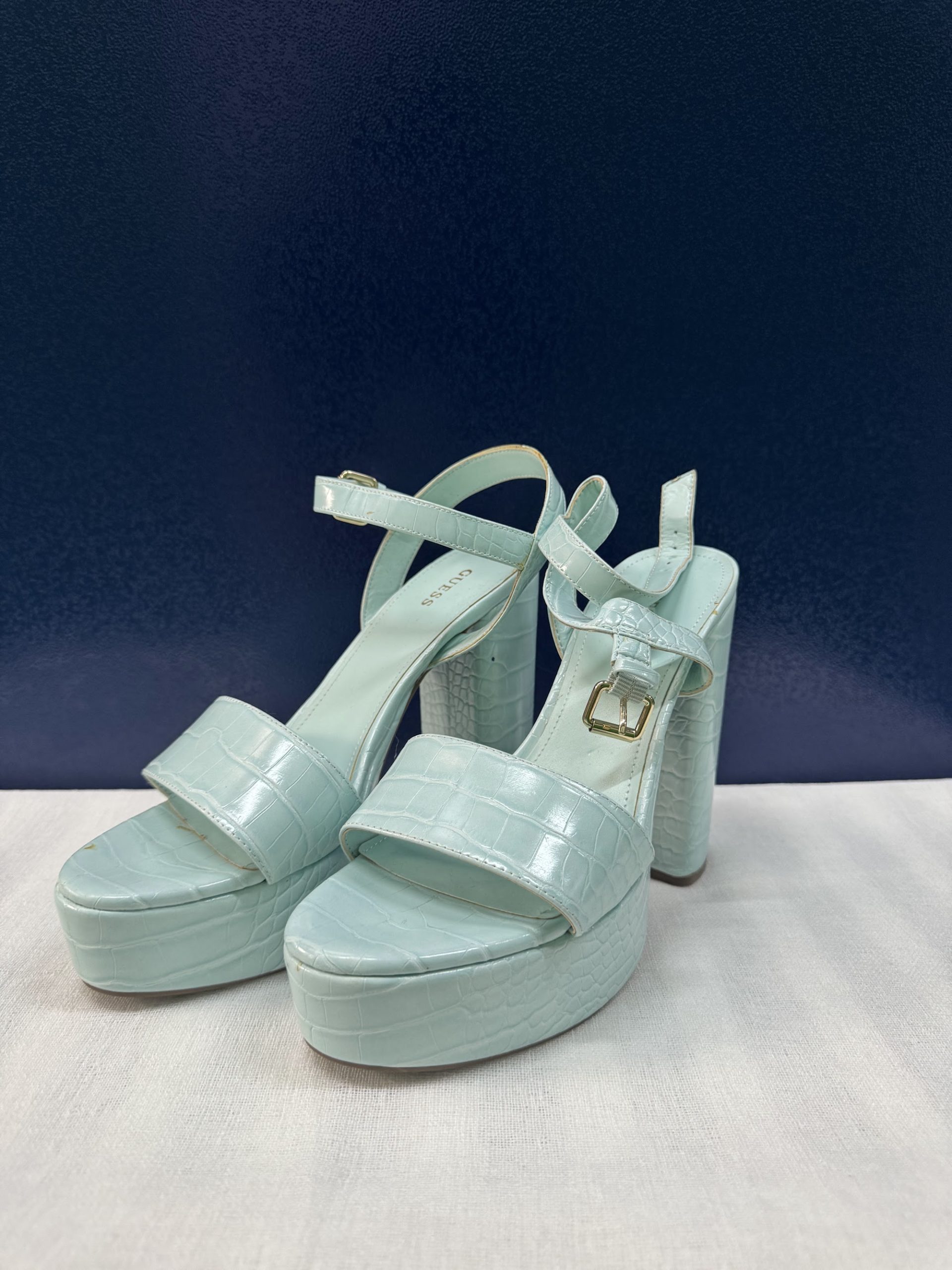 Sandalias de plataforma Guess – Azul menta efecto coco, talla 40, muy buen estado