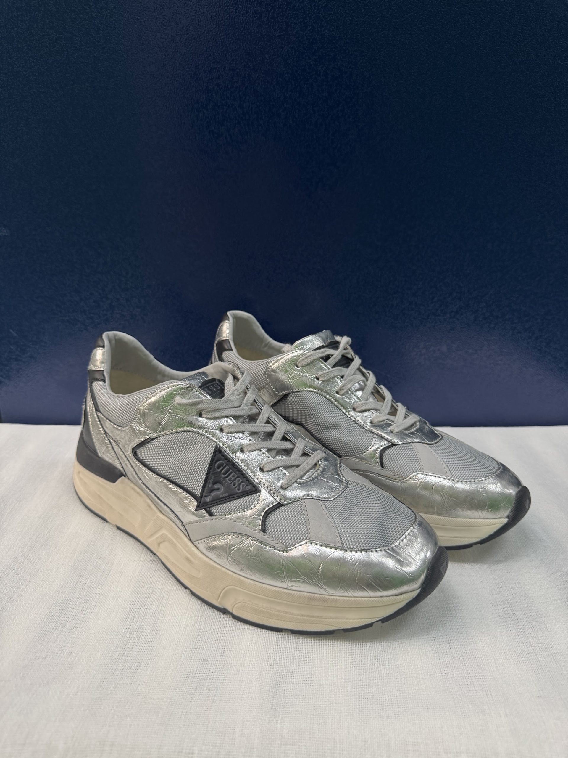 Zapatillas Guess running (FMIMOBLEL12) – Plata metalizado, talla 44, poco uso