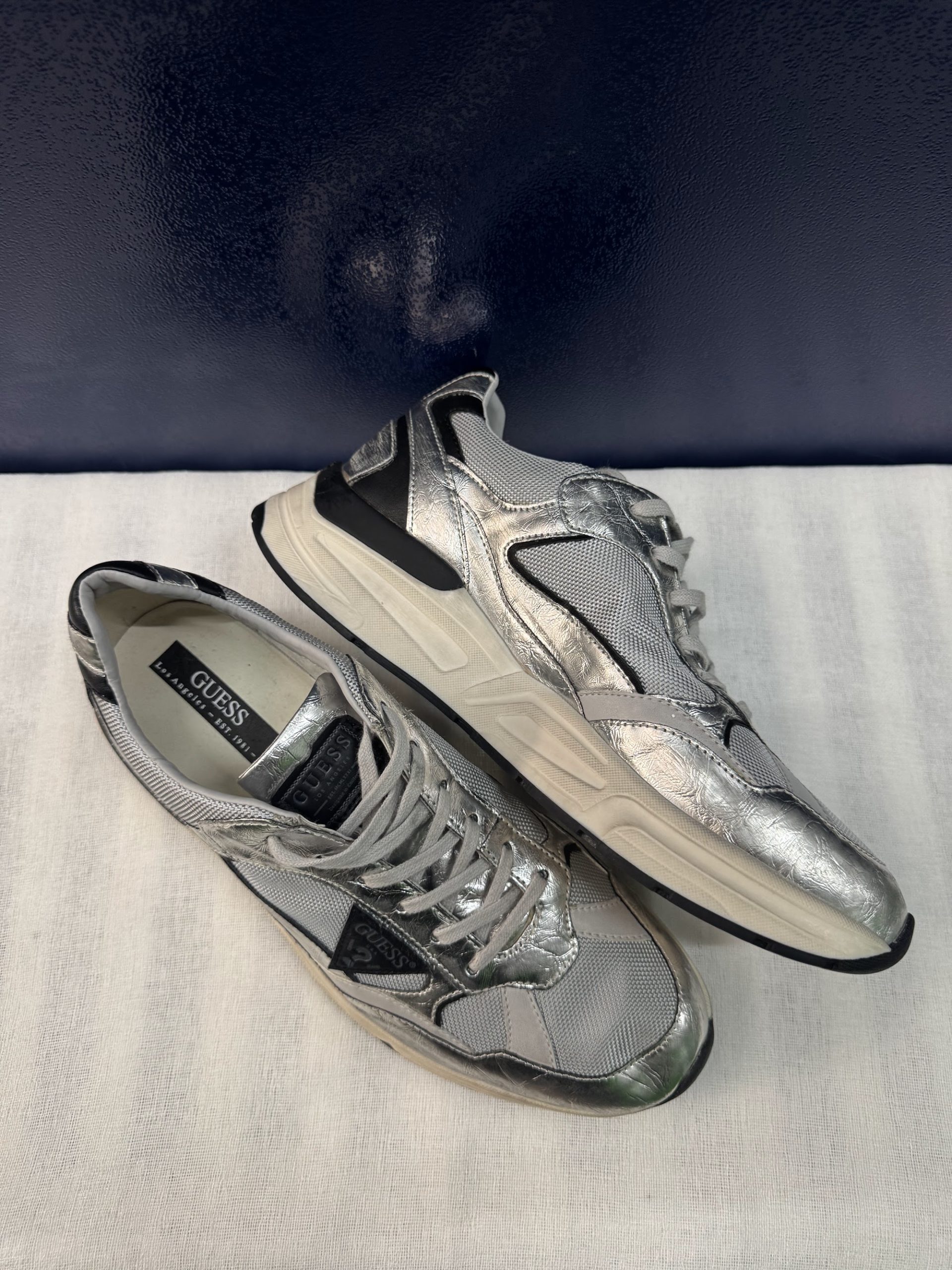 Zapatillas Guess running (FMIMOBLEL12) – Plata metalizado, talla 44, poco uso image 2