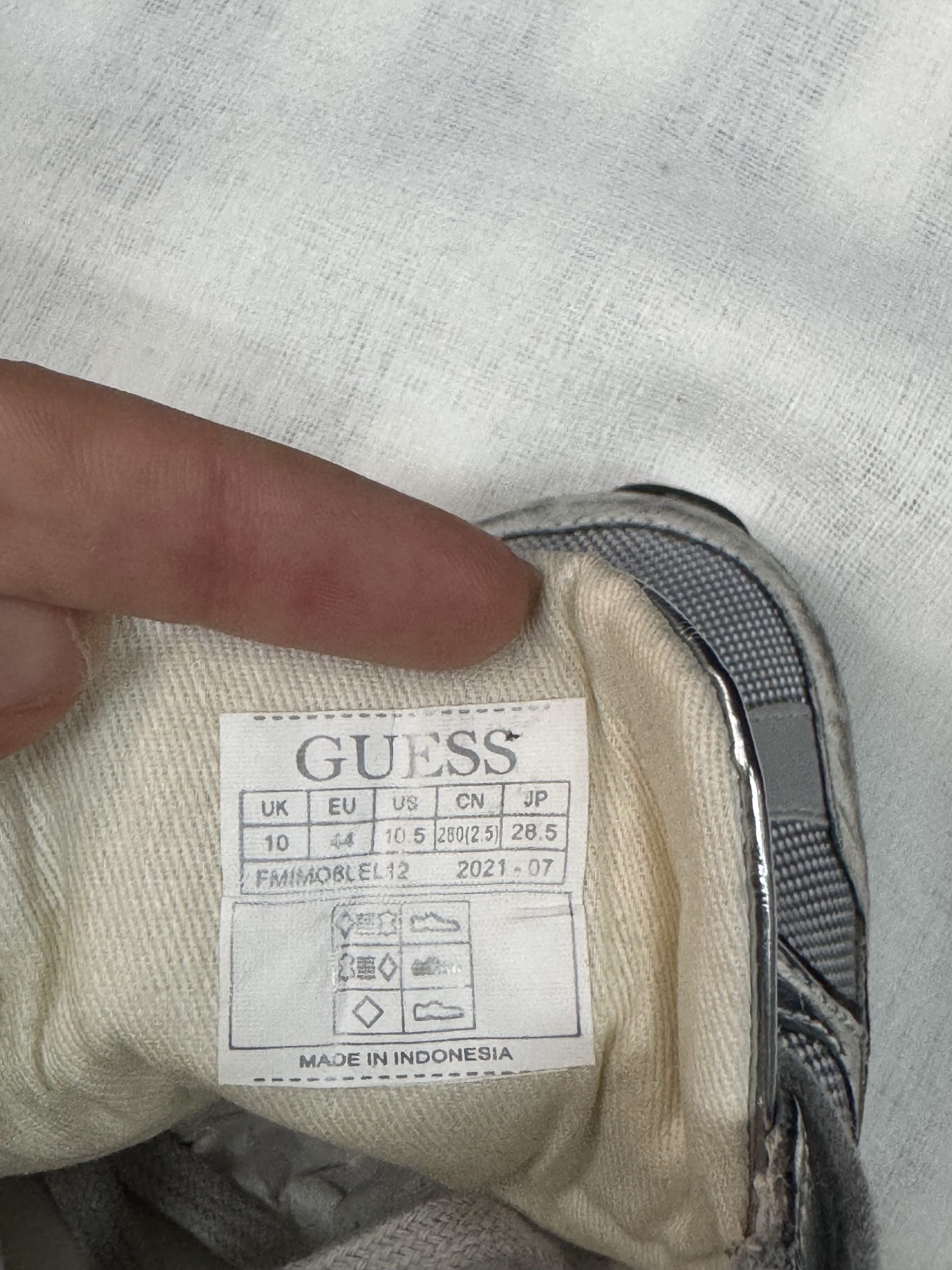 Zapatillas Guess running (FMIMOBLEL12) – Plata metalizado, talla 44, poco uso image 3