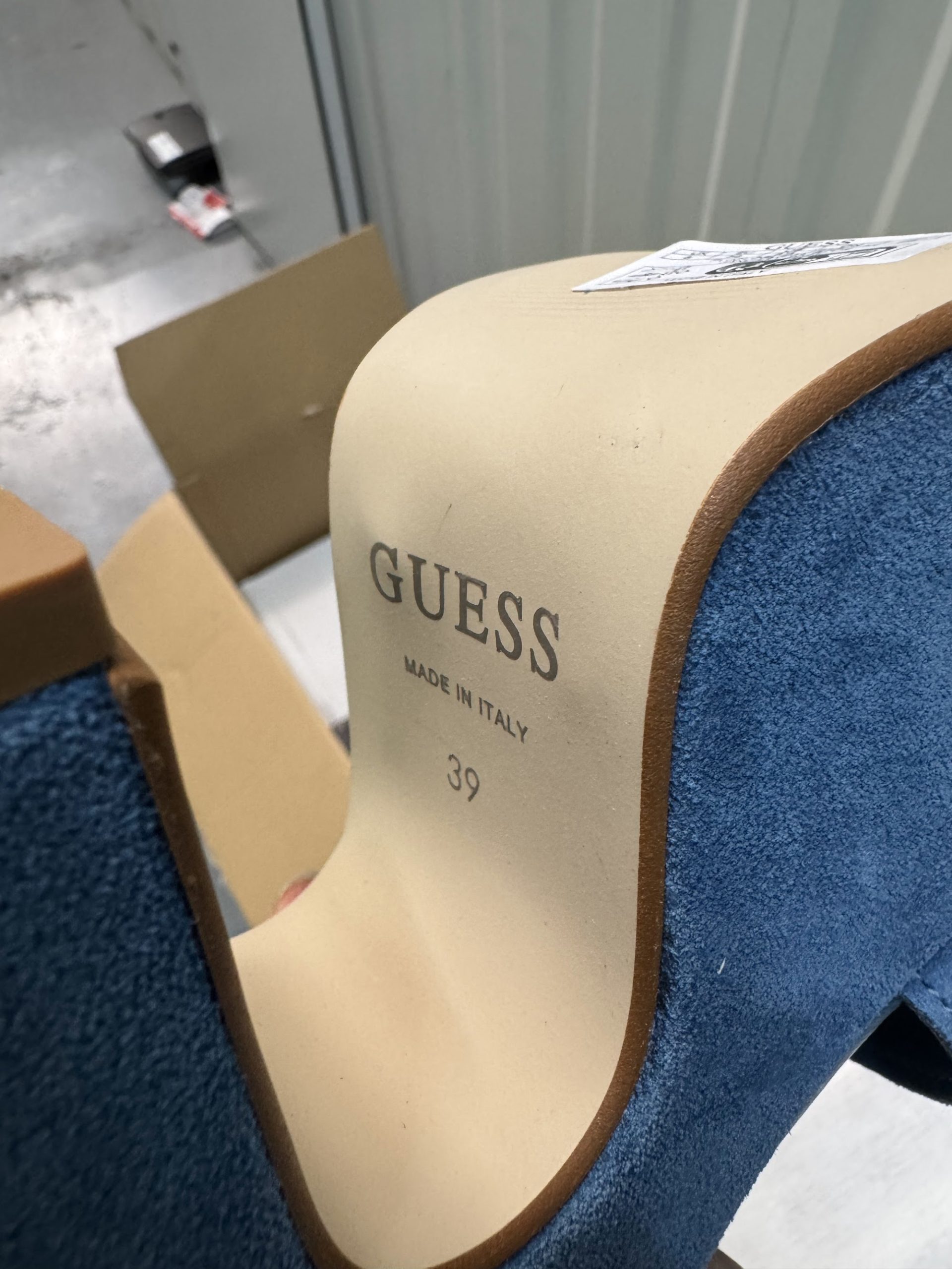 Sandalias de plataforma Guess – Ante azul denim, talla 39, como nuevas image 3