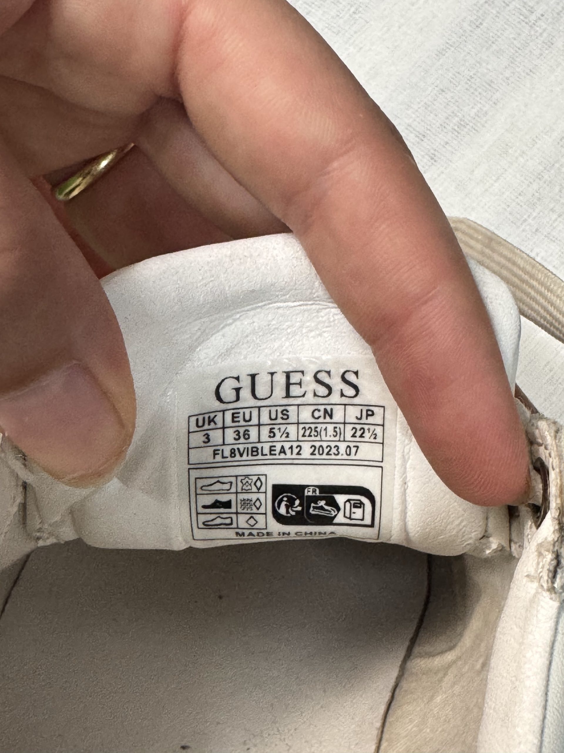 Zapatillas plataforma Guess Vibay (FL8VIBLEA12) – Blanco/dorado, talla 36, poco uso image 3
