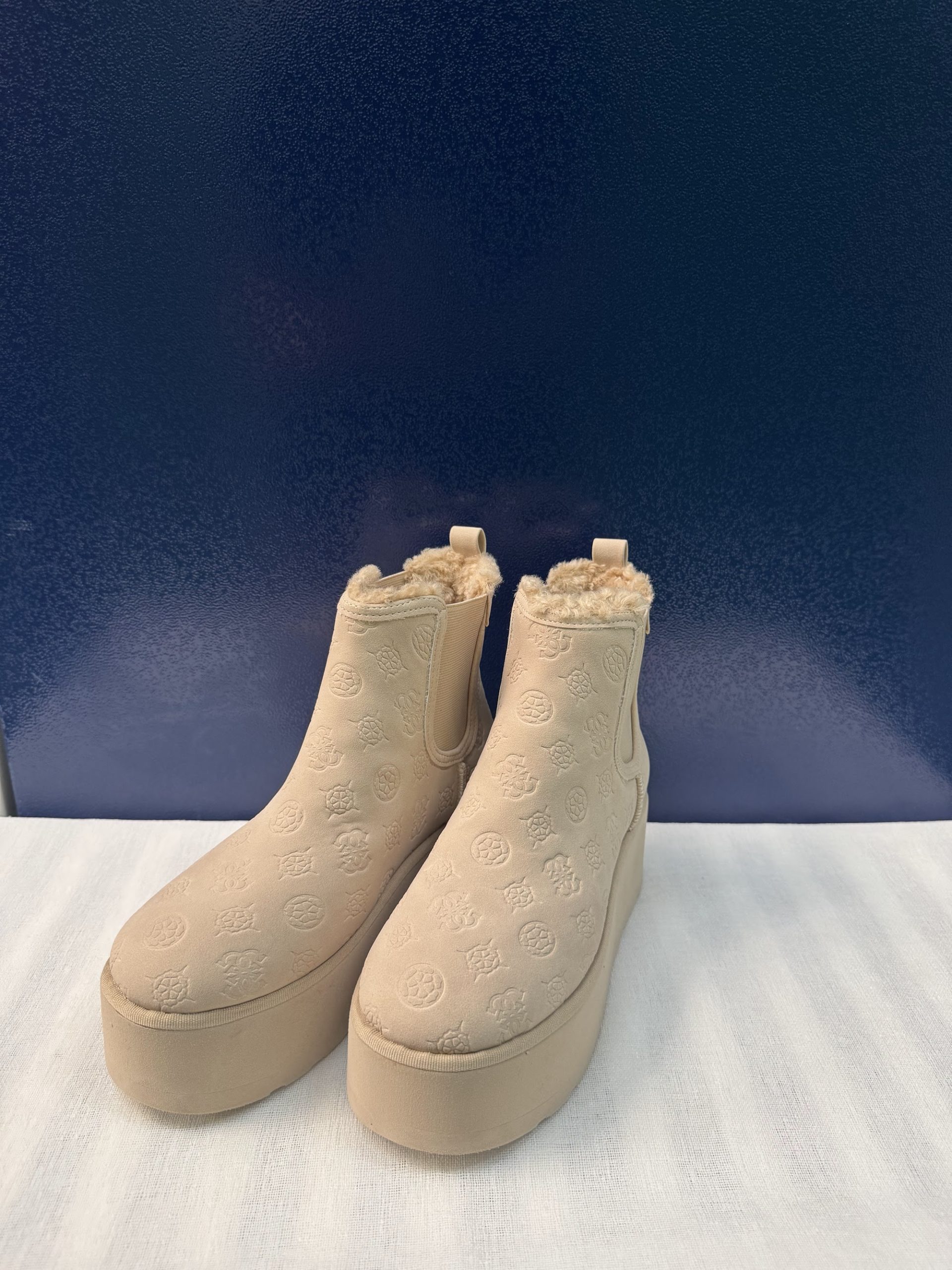Botines chelsea Guess con borrego – Beige, talla 37, como nuevos