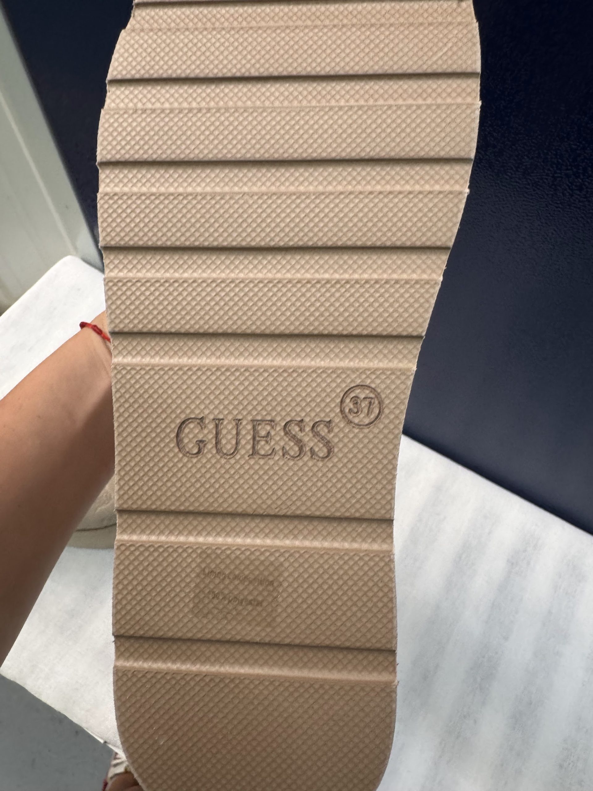 Botines chelsea Guess con borrego – Beige, talla 37, como nuevos image 3