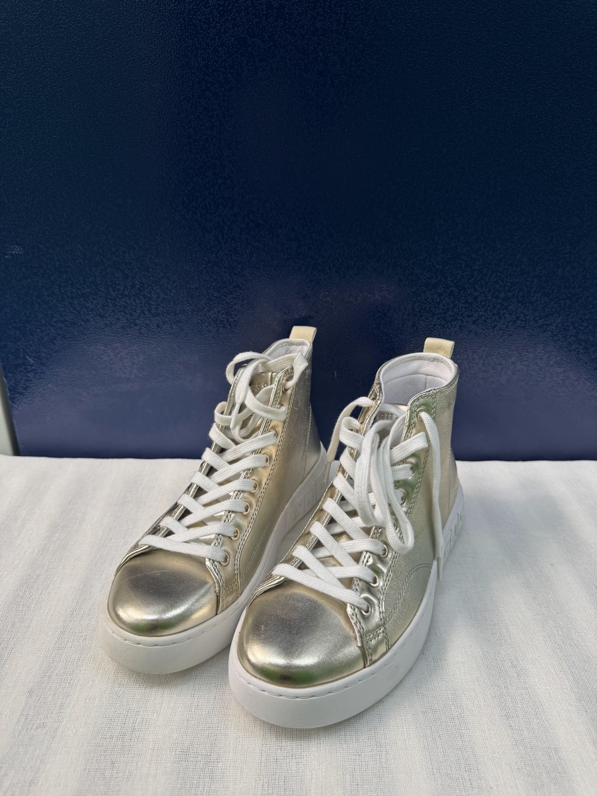 Sneakers altas Guess Ivy (FL5IVYLEM12) – Dorado, talla 37, como nuevas