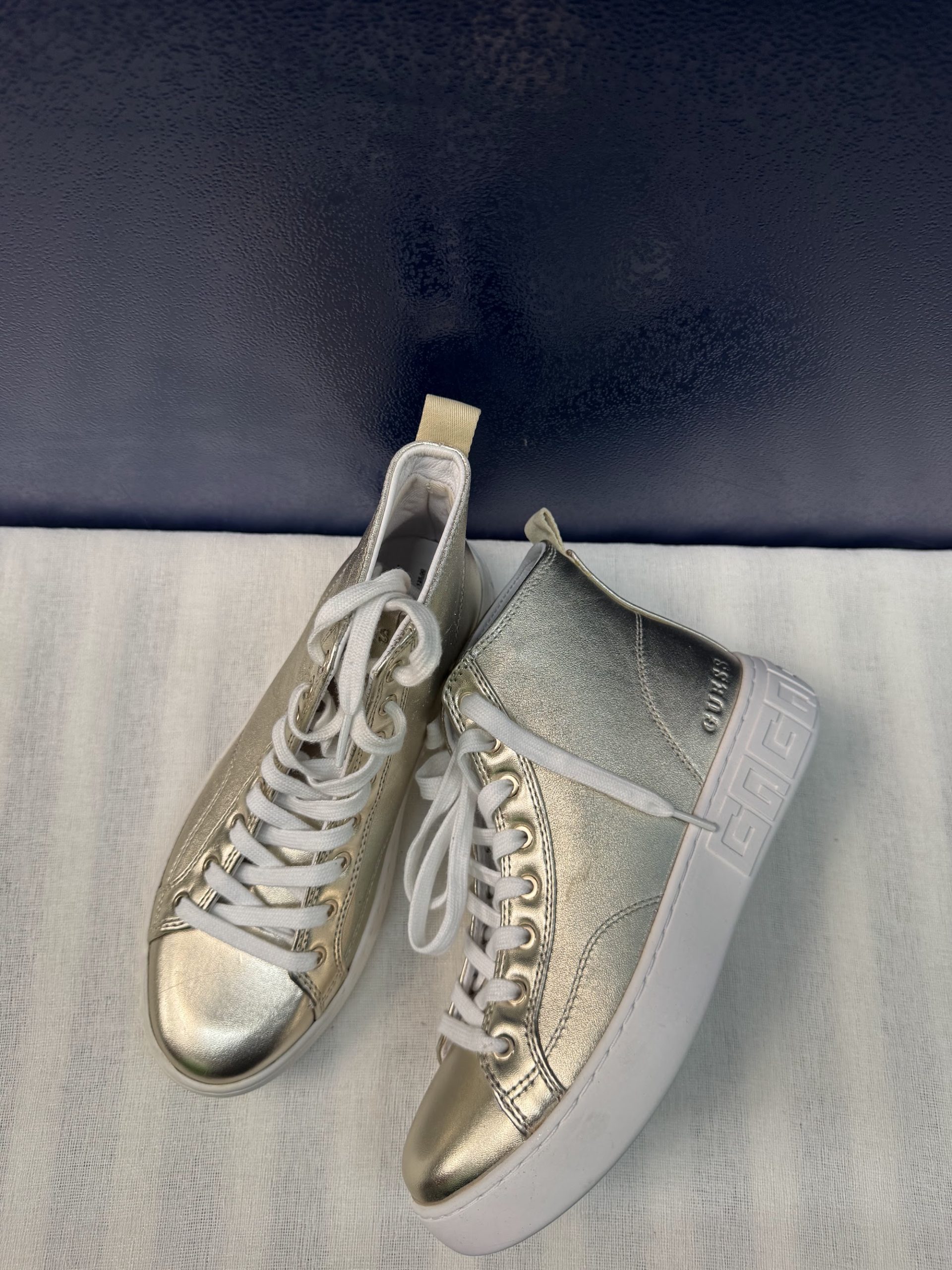 Sneakers altas Guess Ivy (FL5IVYLEM12) – Dorado, talla 37, como nuevas image 2