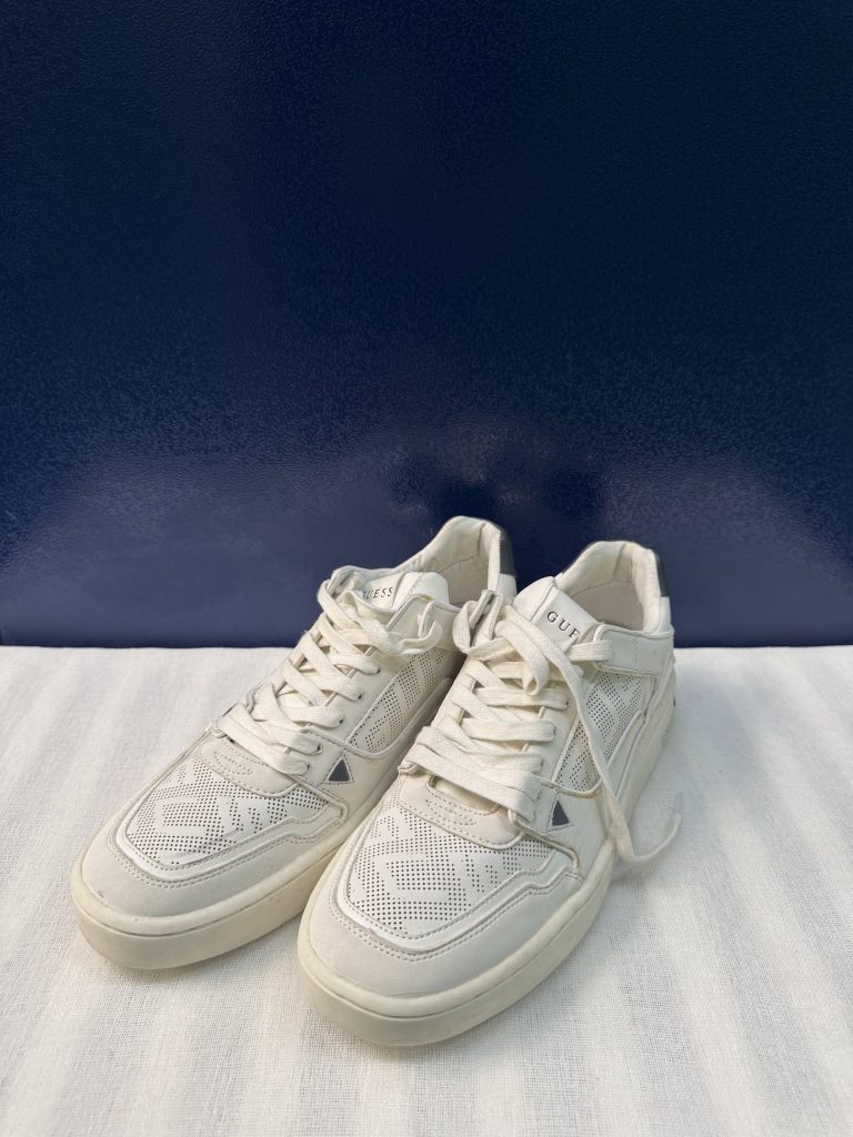Zapatillas Guess (FM7VBLFAL12) – Blanco crudo, talla 43, usadas