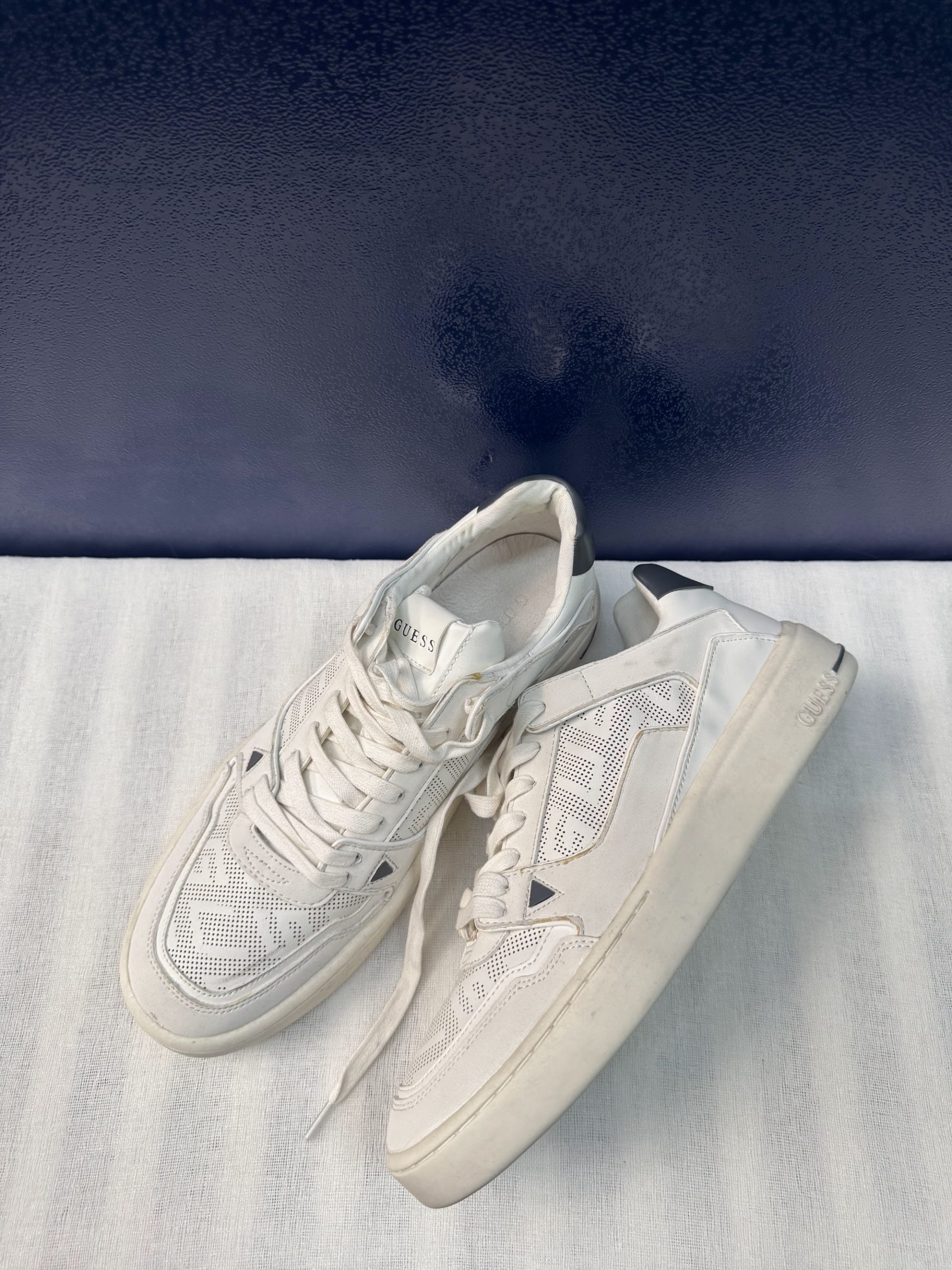 Zapatillas Guess (FM7VBLFAL12) – Blanco crudo, talla 43, usadas image 2