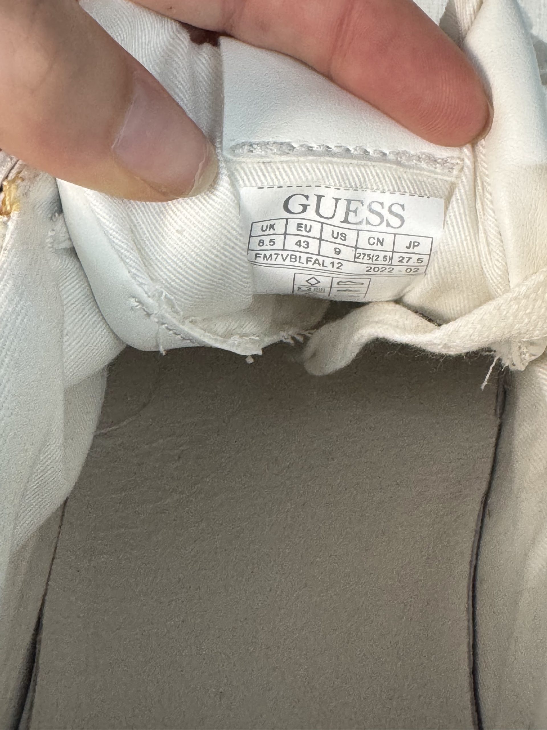 Zapatillas Guess (FM7VBLFAL12) – Blanco crudo, talla 43, usadas image 3