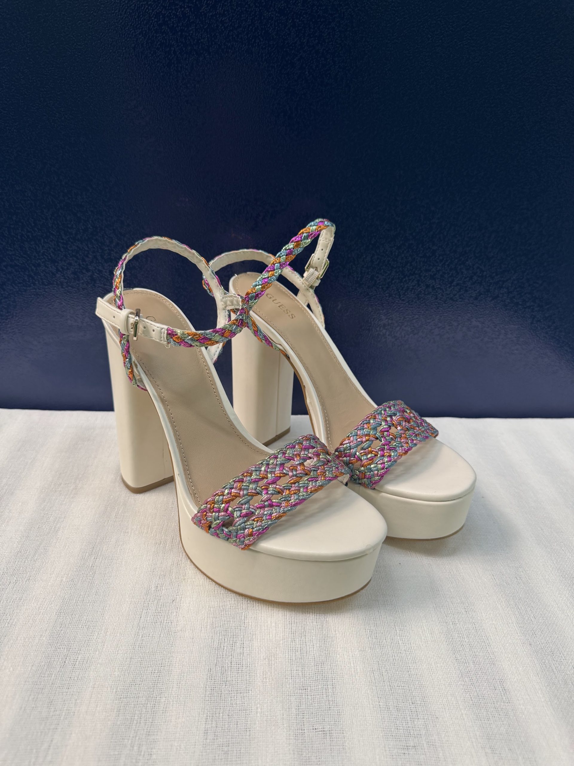 Sandalias plataforma Guess Gabelle (FL6G2LELE03) – Crema multicolor, talla 39, como nuevas