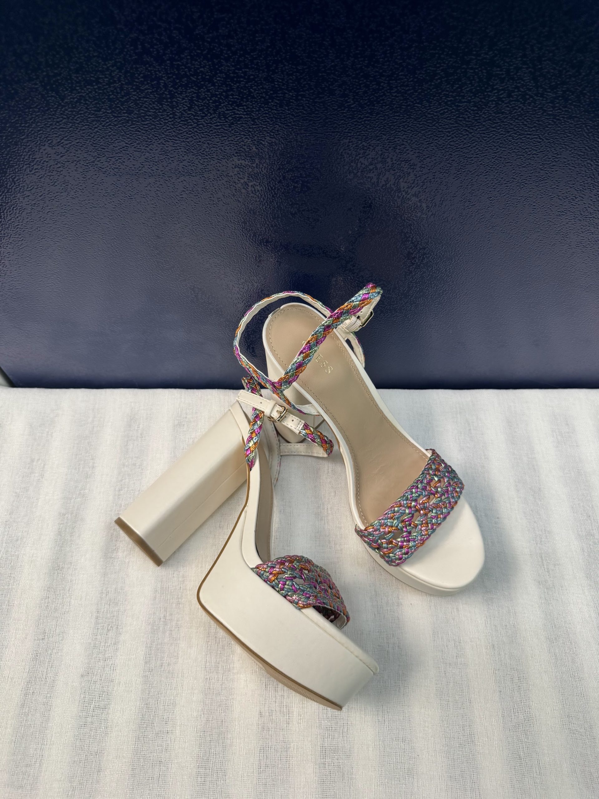 Sandalias plataforma Guess Gabelle (FL6G2LELE03) – Crema multicolor, talla 39, como nuevas image 2