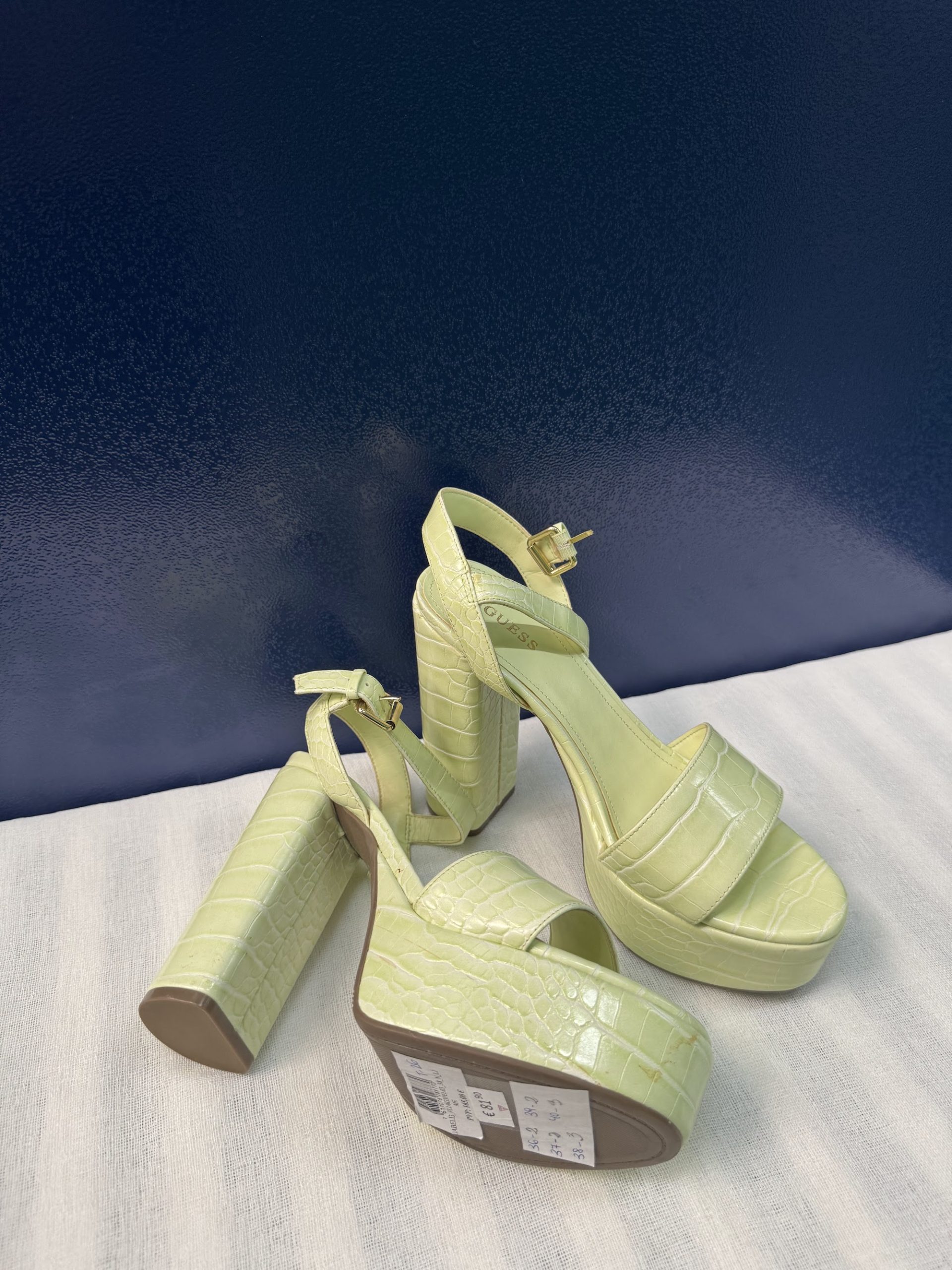 Sandalias plataforma Guess Gabelle – Verde pistacho, talla 38, como nuevas image 2