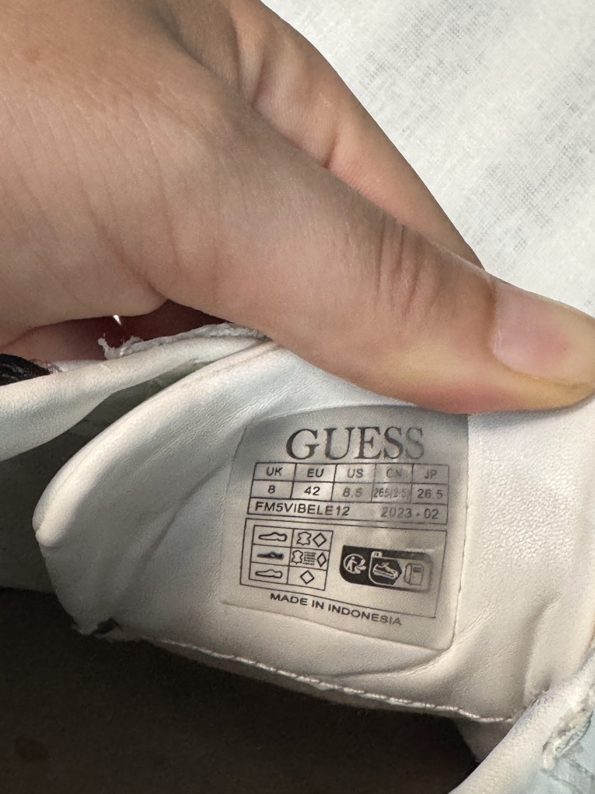 Zapatillas Guess Vibo (FM5VIBELE12) – Blanco/negro, talla 42, usadas image 3