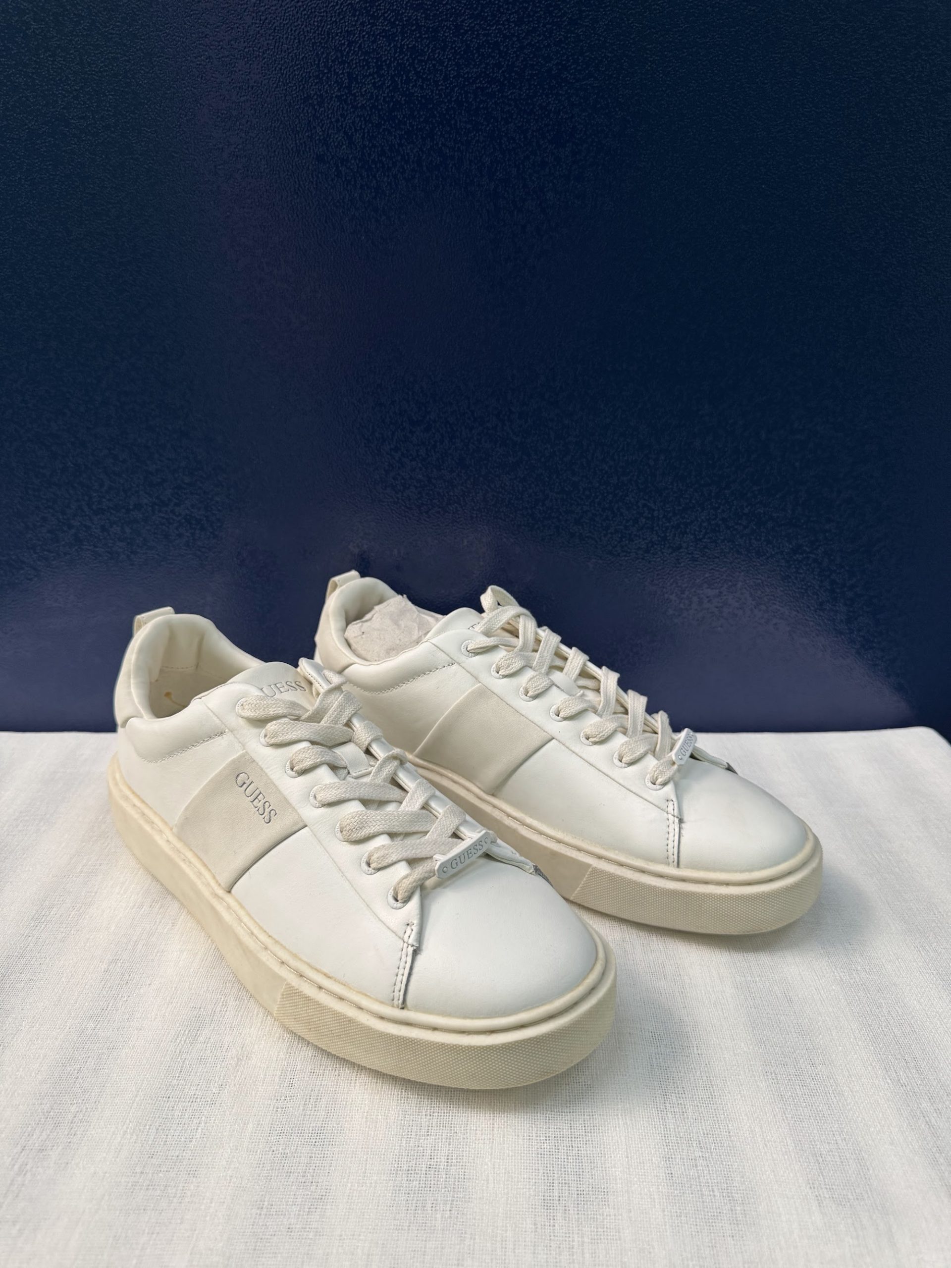 Zapatillas Guess Vice (FM5VICLEA12) – Blanco/marfil, talla 42, usadas