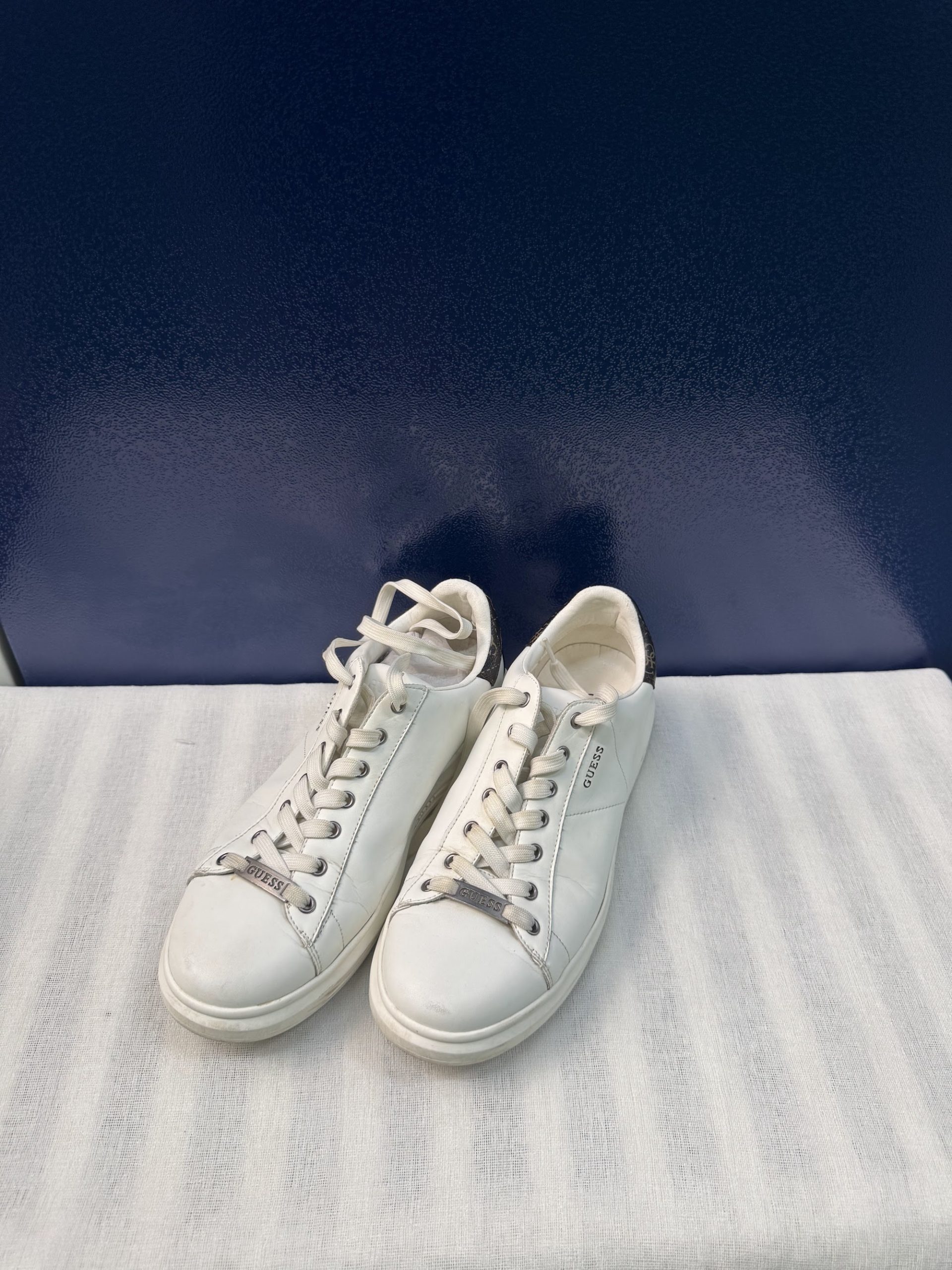 Zapatillas Guess Vibo (FM8VIBFAP12) – Blanco/4G marrón, talla 42, poco uso