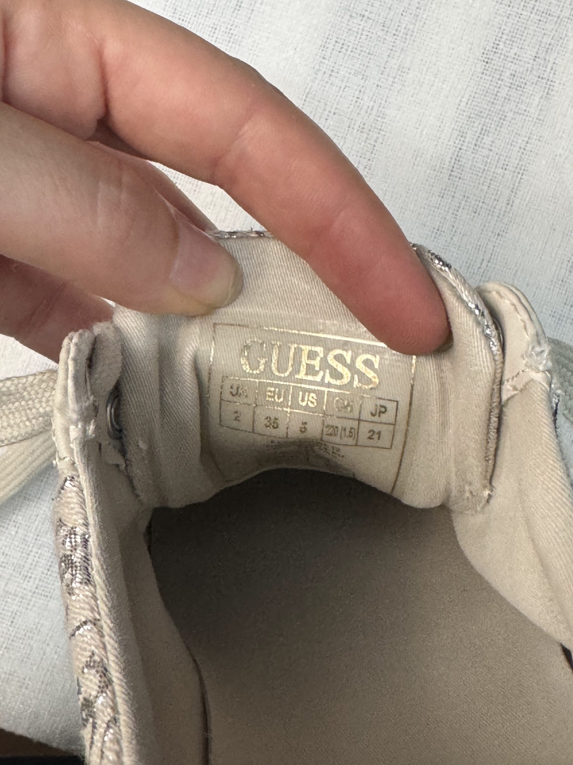 Sneakers plataforma Guess 4G – Beige/marfil, talla 35, usadas image 3