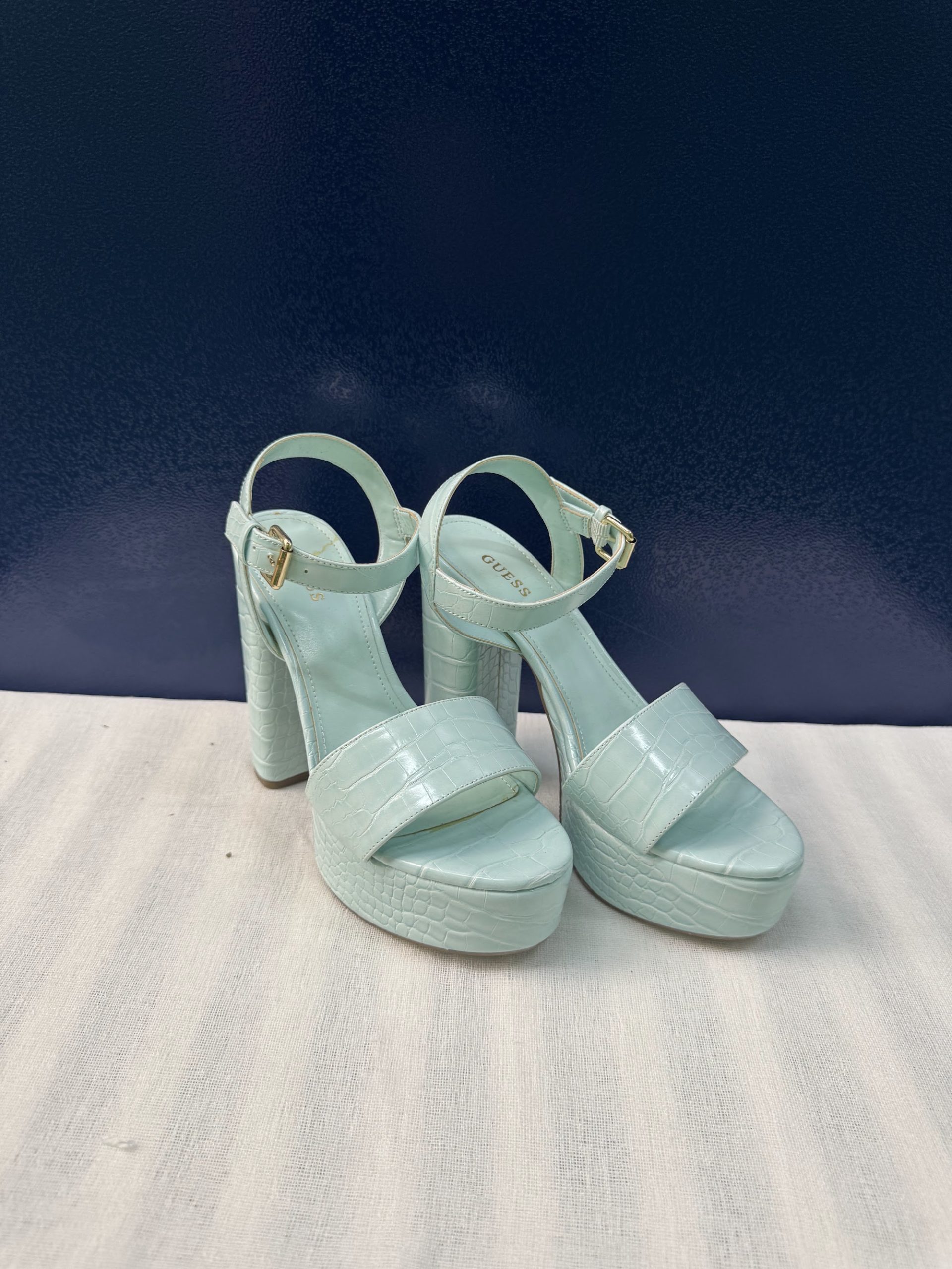 Sandalias plataforma Guess – Azul menta efecto coco, talla 37, muy buen estado