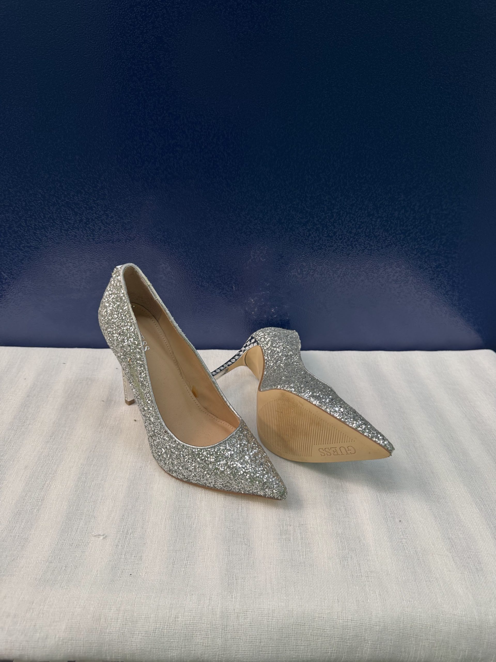 Salones Guess glitter – Plateado, talla 36, usados