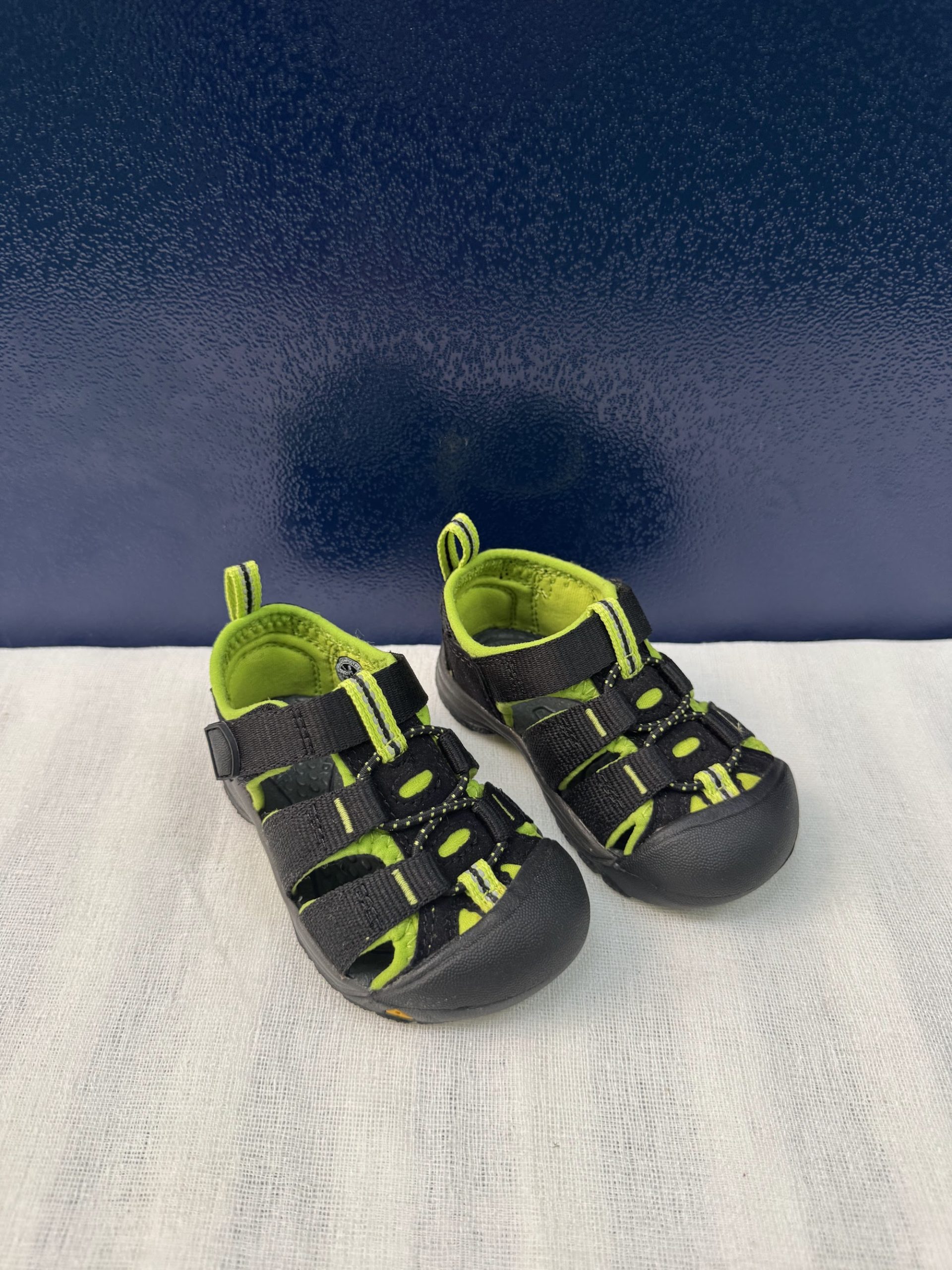 Sandalias Keen Newport H2 bebé – Negro/verde lima, talla 20-21, nuevas
