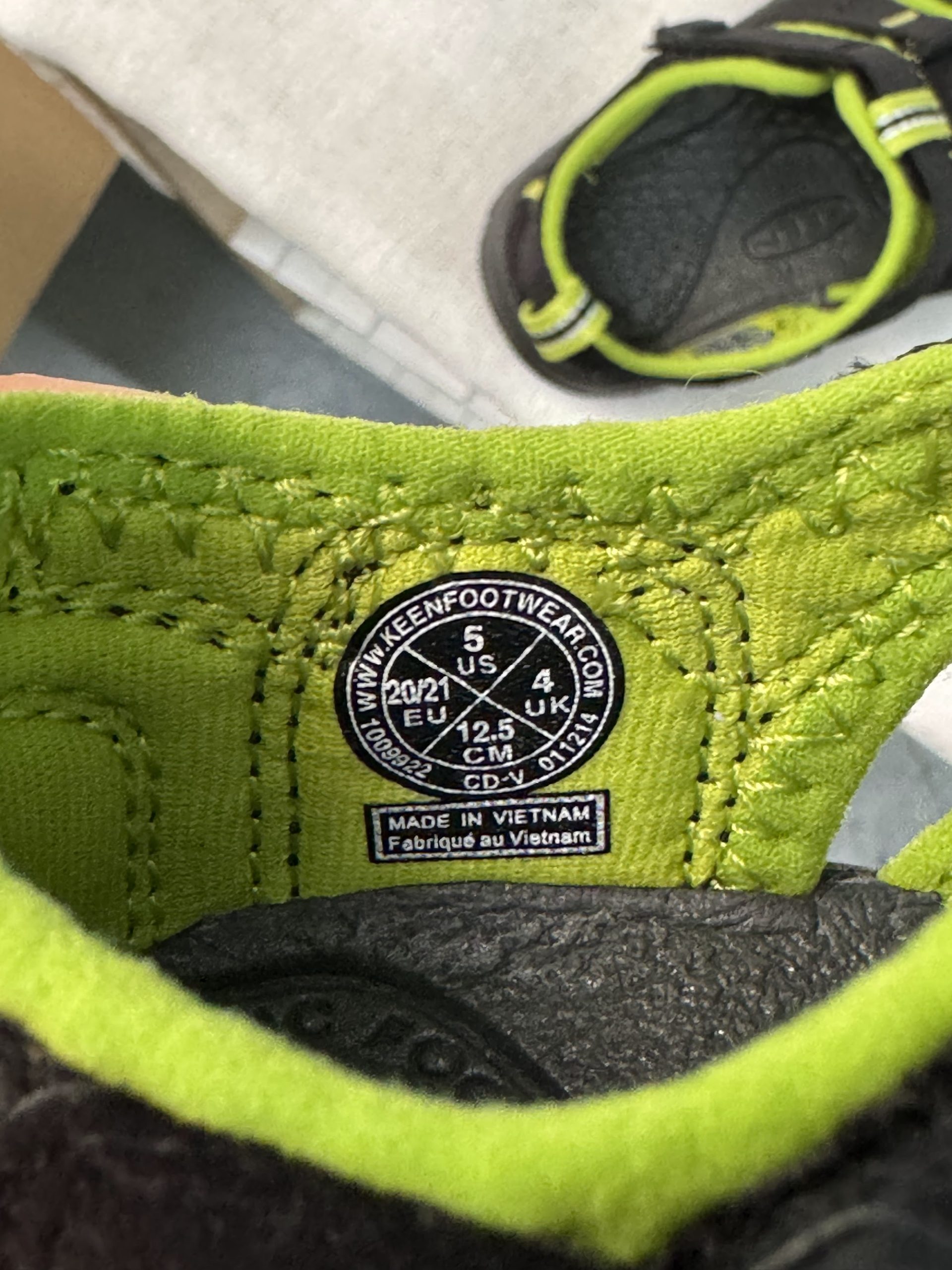 Sandalias Keen Newport H2 bebé – Negro/verde lima, talla 20-21, nuevas image 3