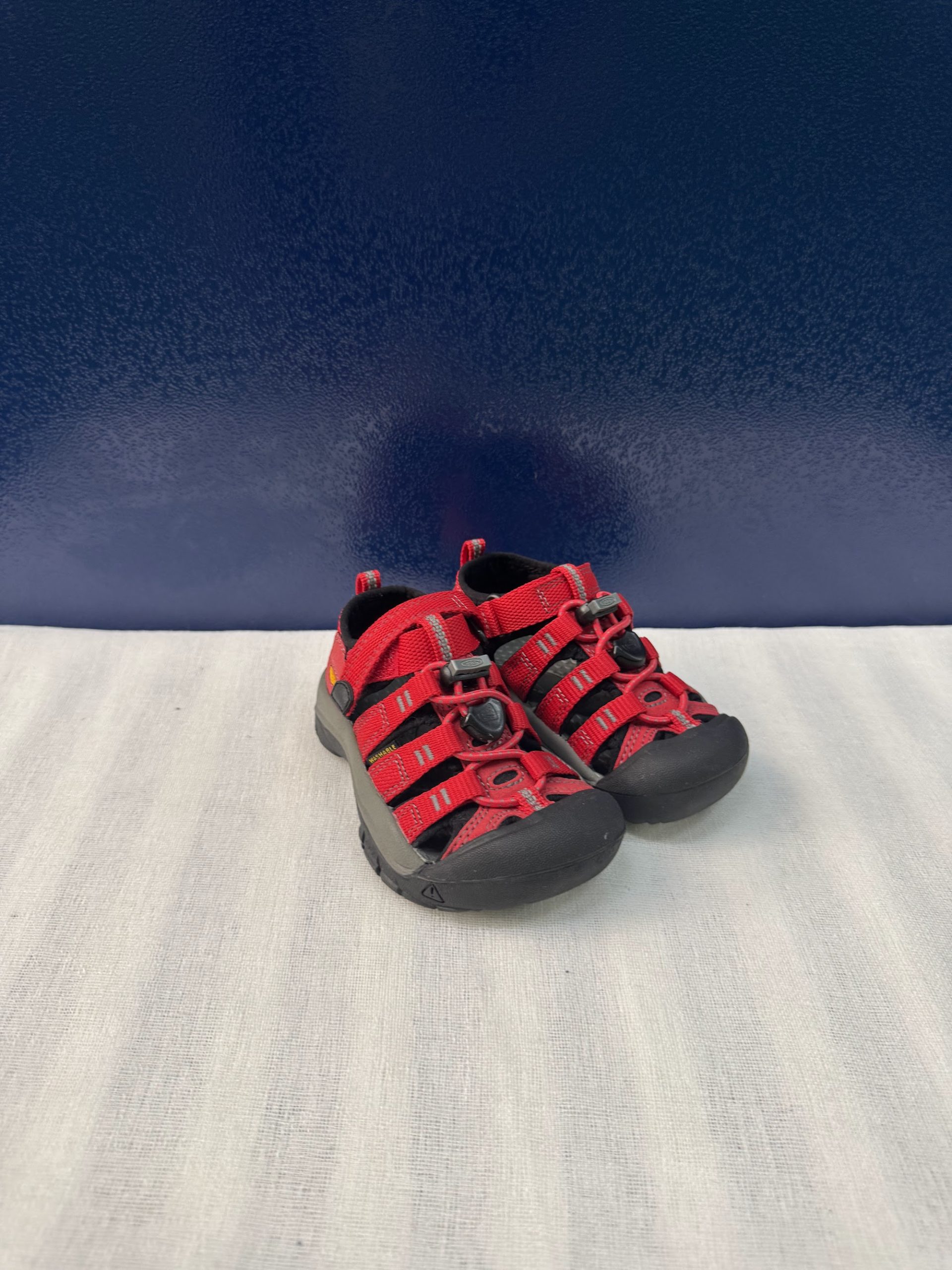 Sandalias Keen Newport H2 bebé – Rojo/negro, talla 24, nuevas