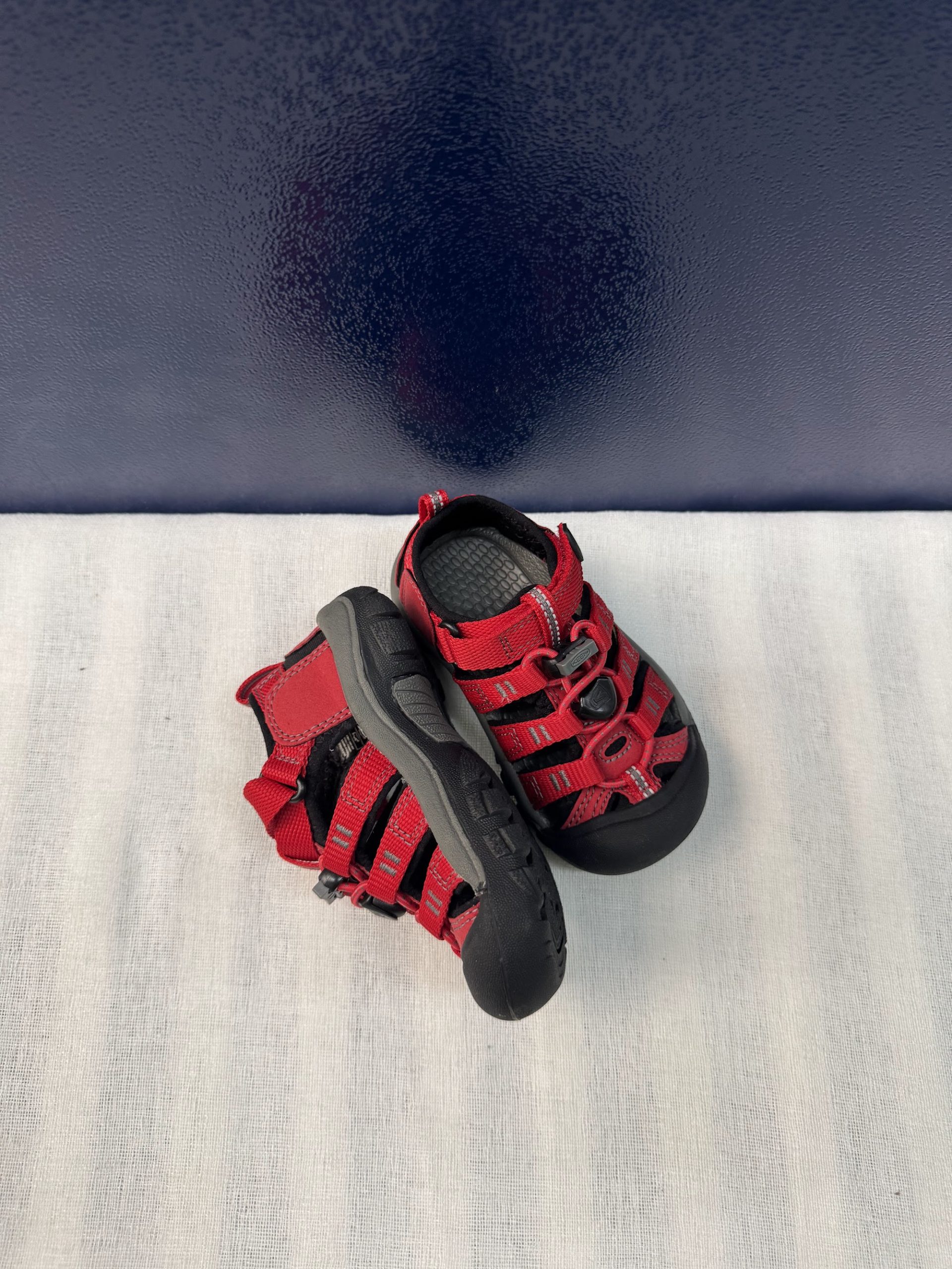 Sandalias Keen Newport H2 bebé – Rojo/negro, talla 24, nuevas image 2