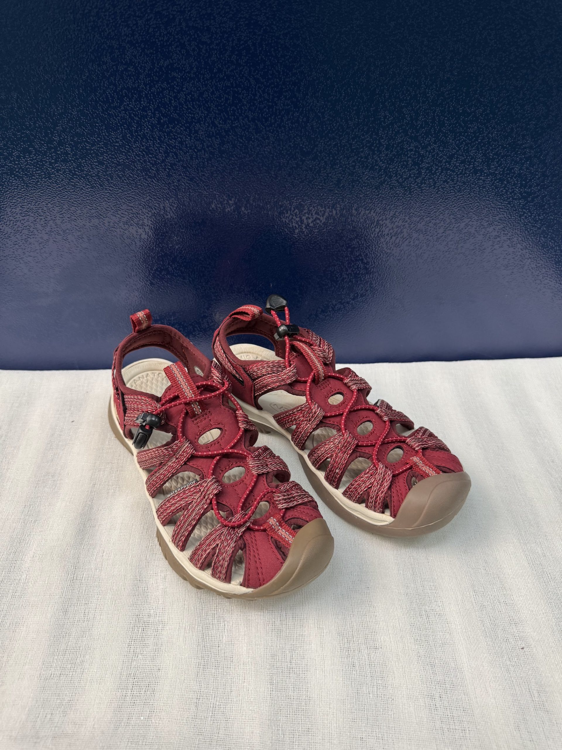 Sandalias Keen Whisper – Burdeos, talla 36, nuevas