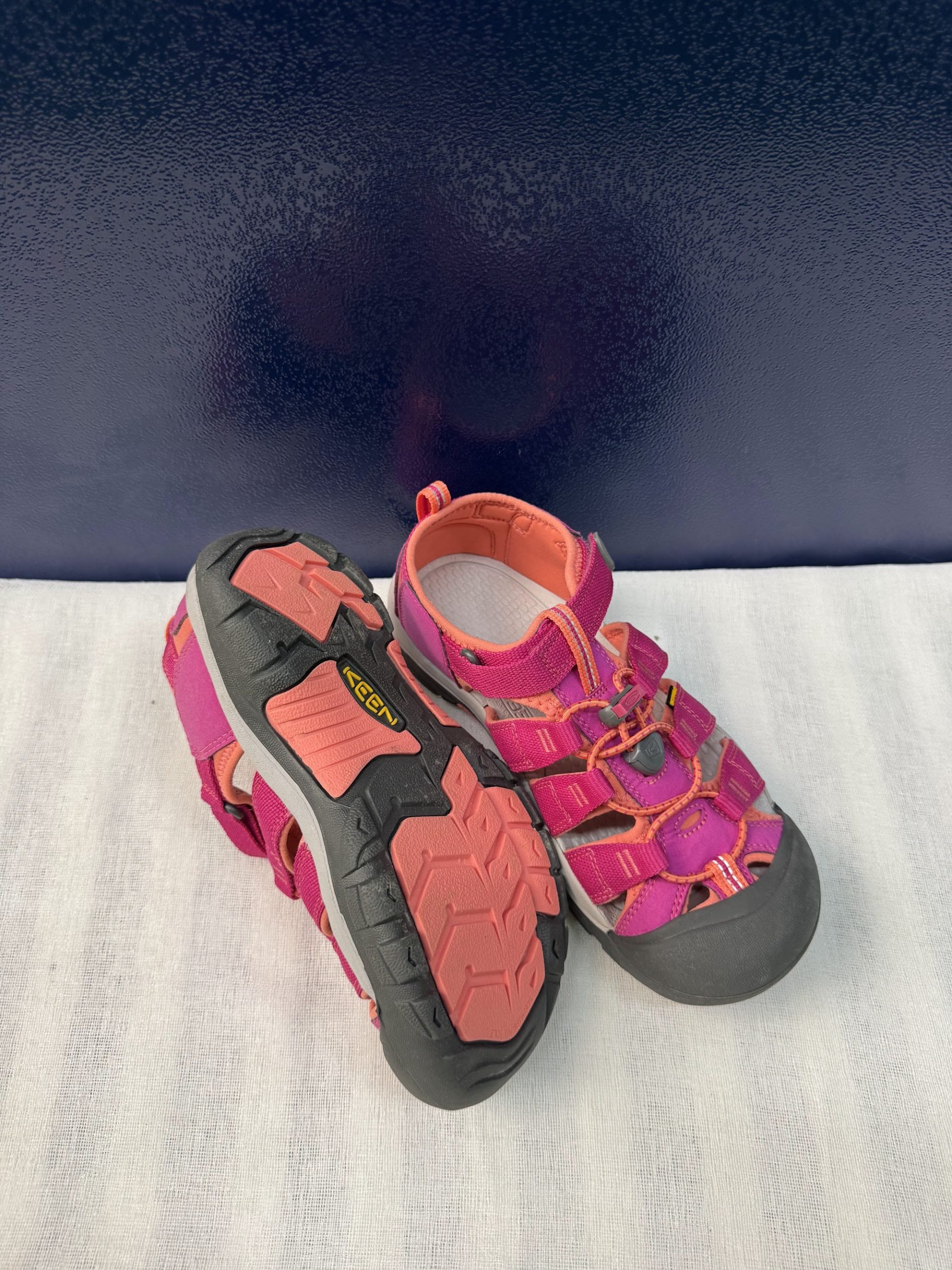 Sandalias Keen Newport H2 – Coral/fucsia, talla 37, nuevas (2ª ud.) image 2