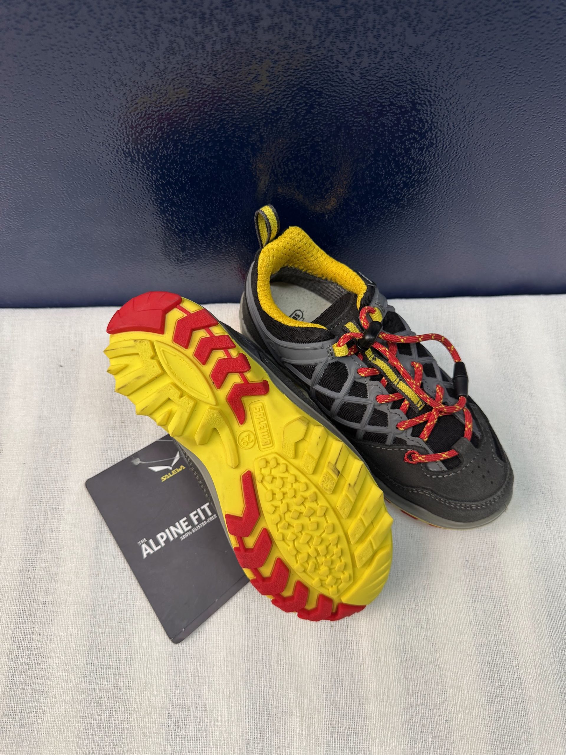 Zapatillas trekking Salewa Wildfire niños – Gris/amarillo, talla 29, nuevas image 2