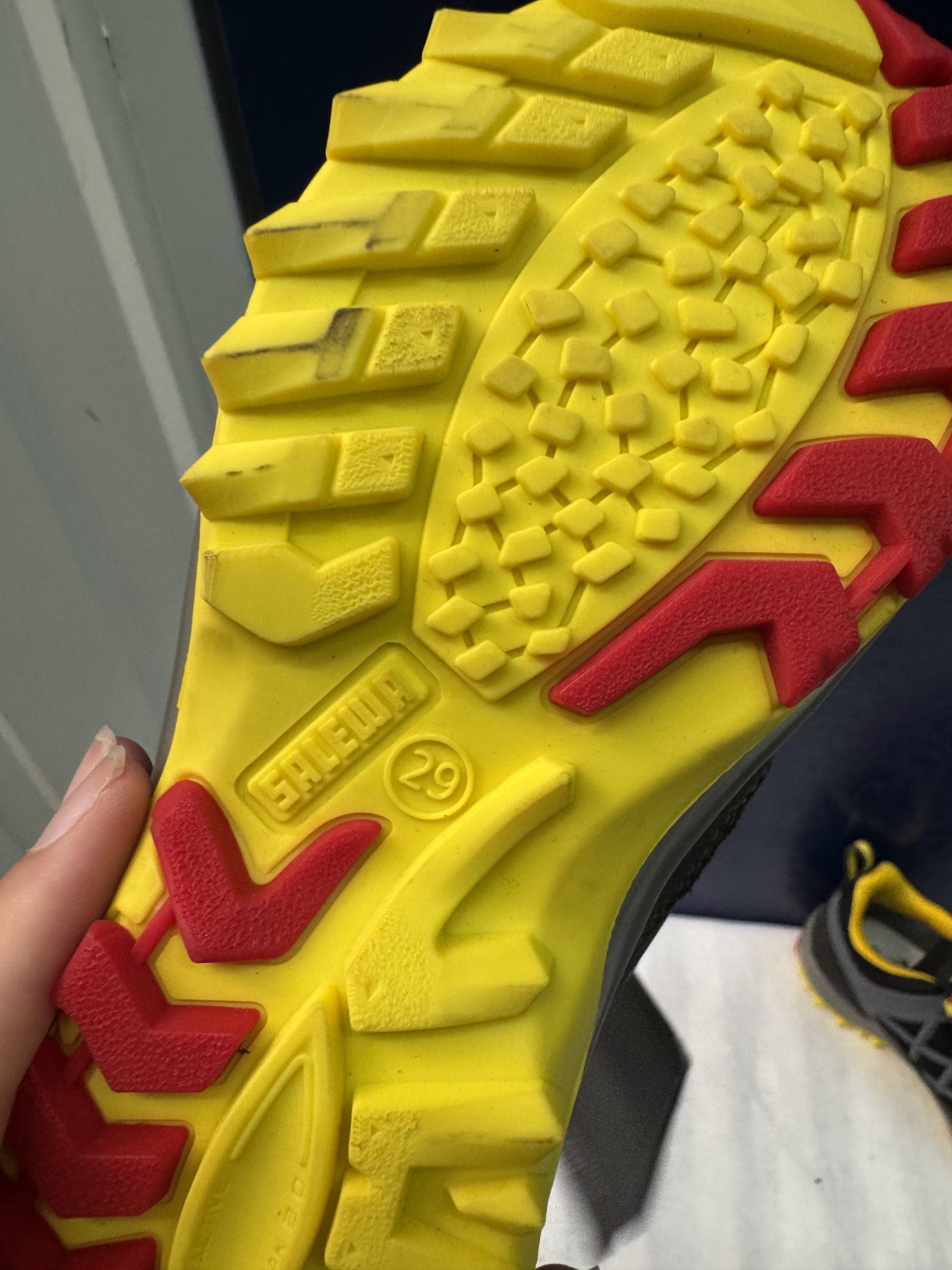 Zapatillas trekking Salewa Wildfire niños – Gris/amarillo, talla 29, nuevas image 3